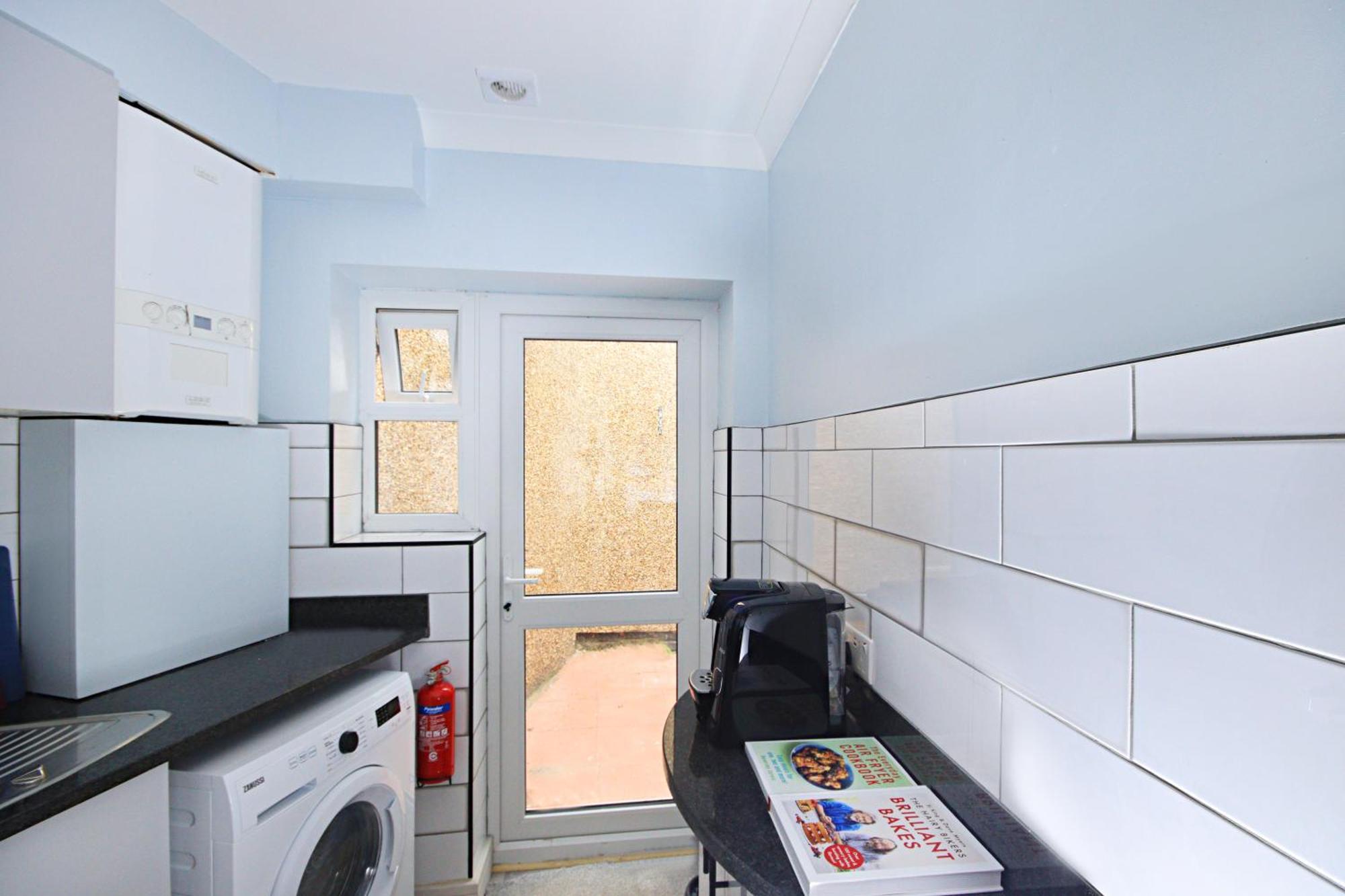 Apartment Rayan Heights Cosy 1 Bedroom Flat Sleeps 2 Perfect For Contractors Tourists Families - Free Parking London