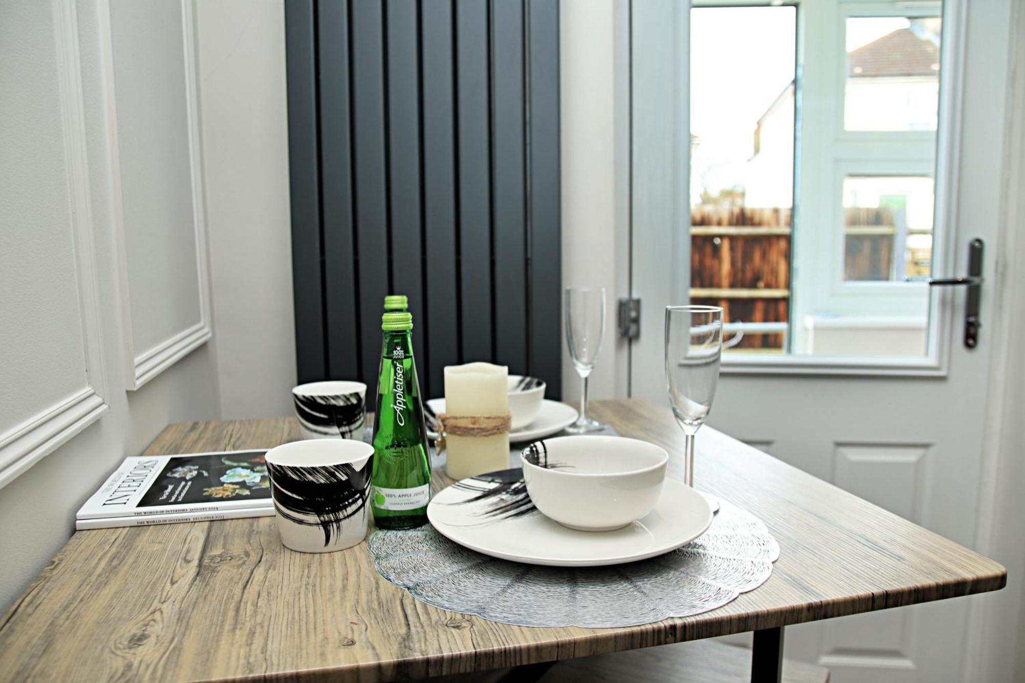 Rayan Heights Cosy 1 Bedroom Flat Sleeps 2 Perfect For Contractors Tourists Families - Free Parking * London
