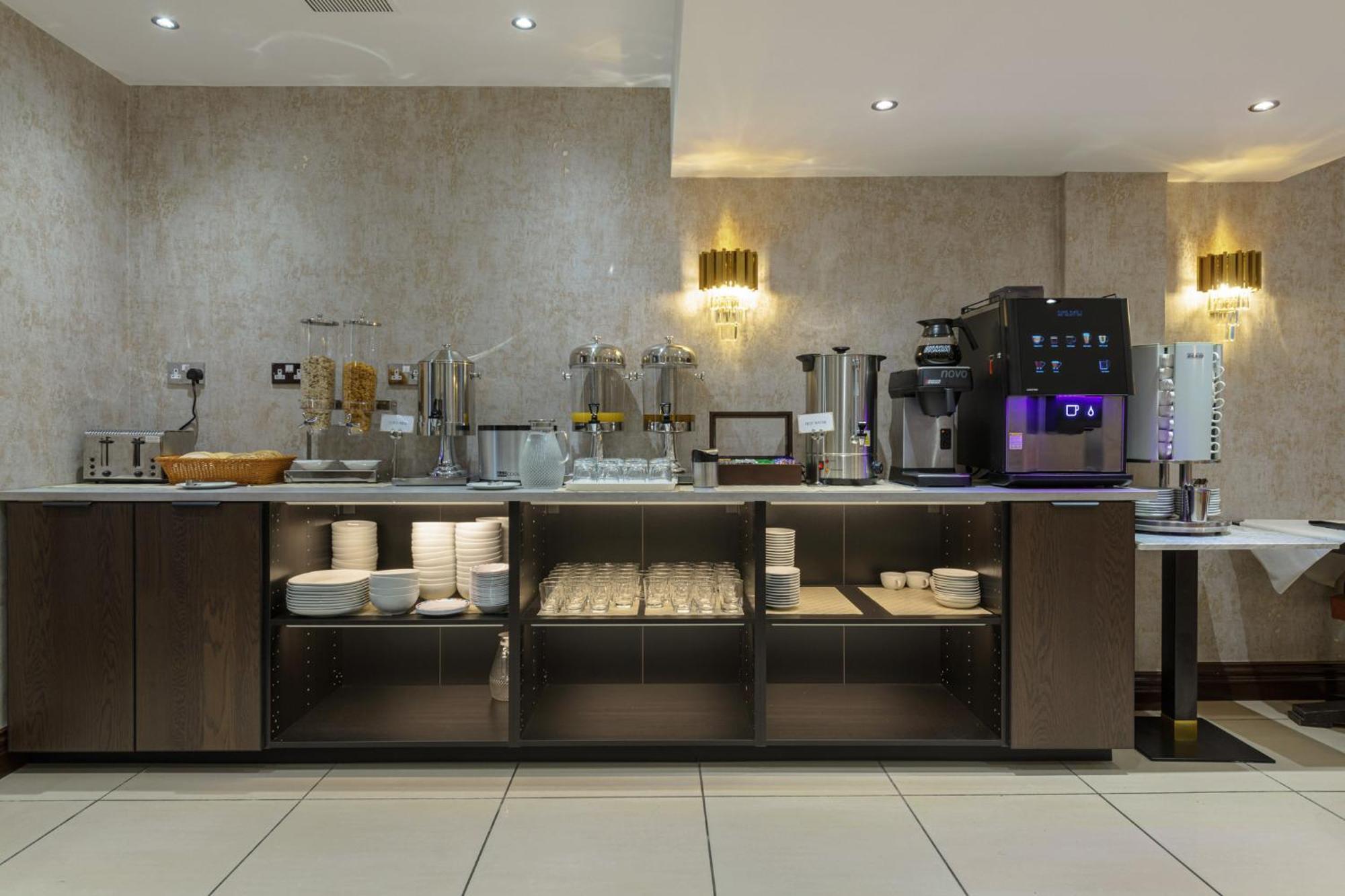 Hyde Park International Hotel