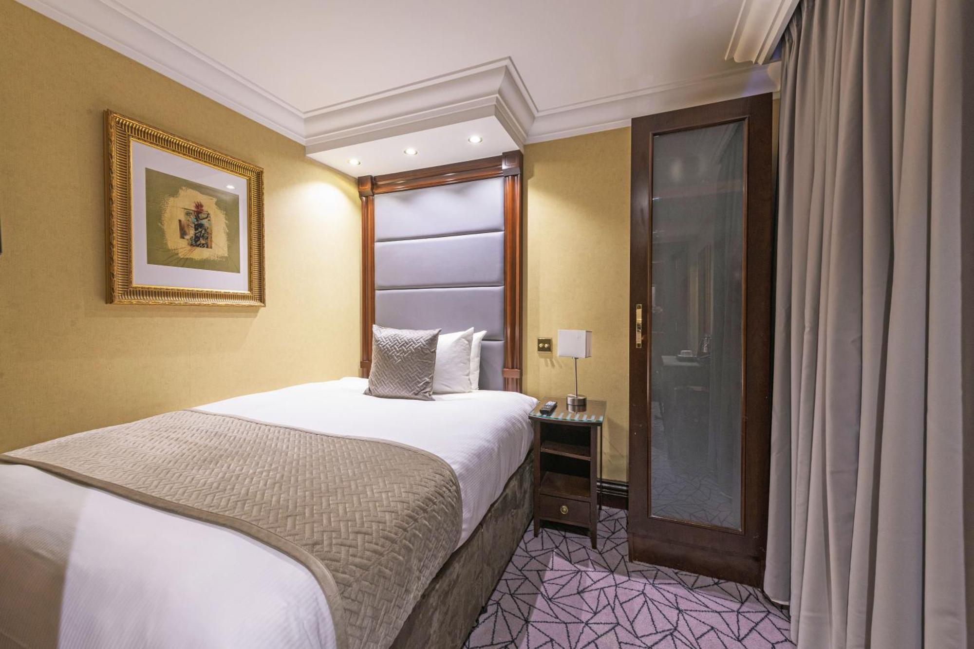 Hyde Park International Hotel London