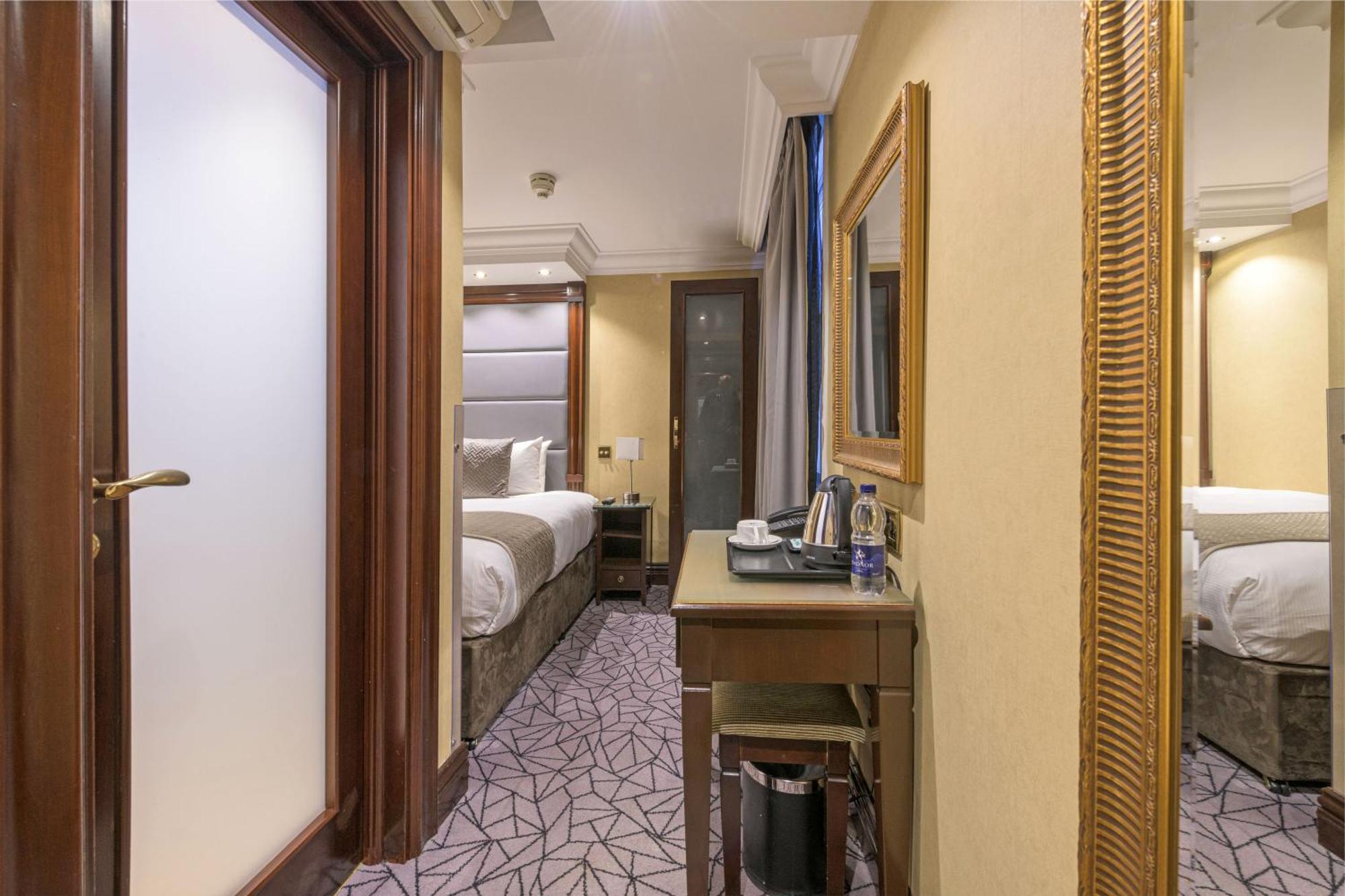 Hyde Park International Hotel 4*