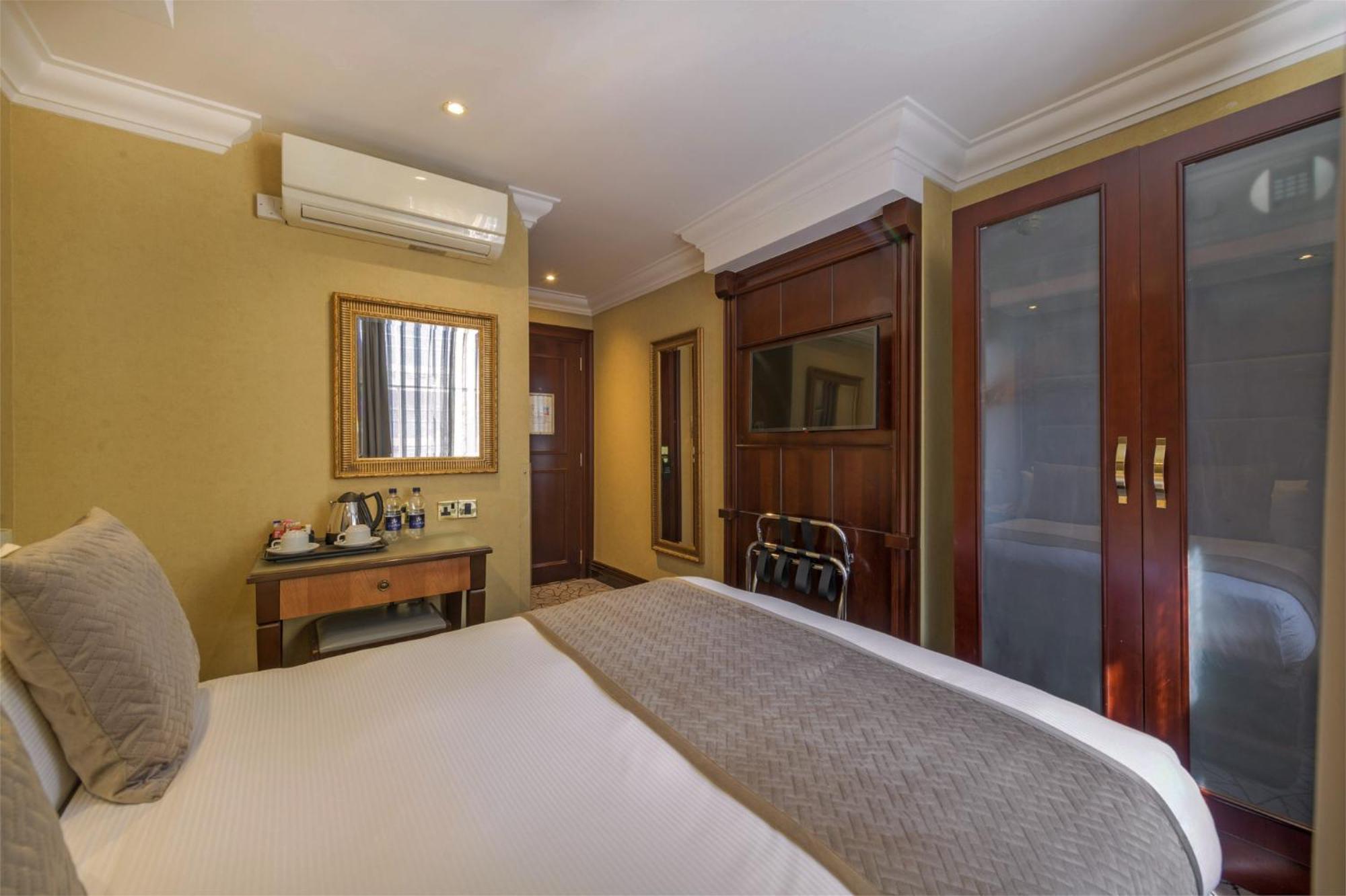 Hyde Park International Hotel 4*