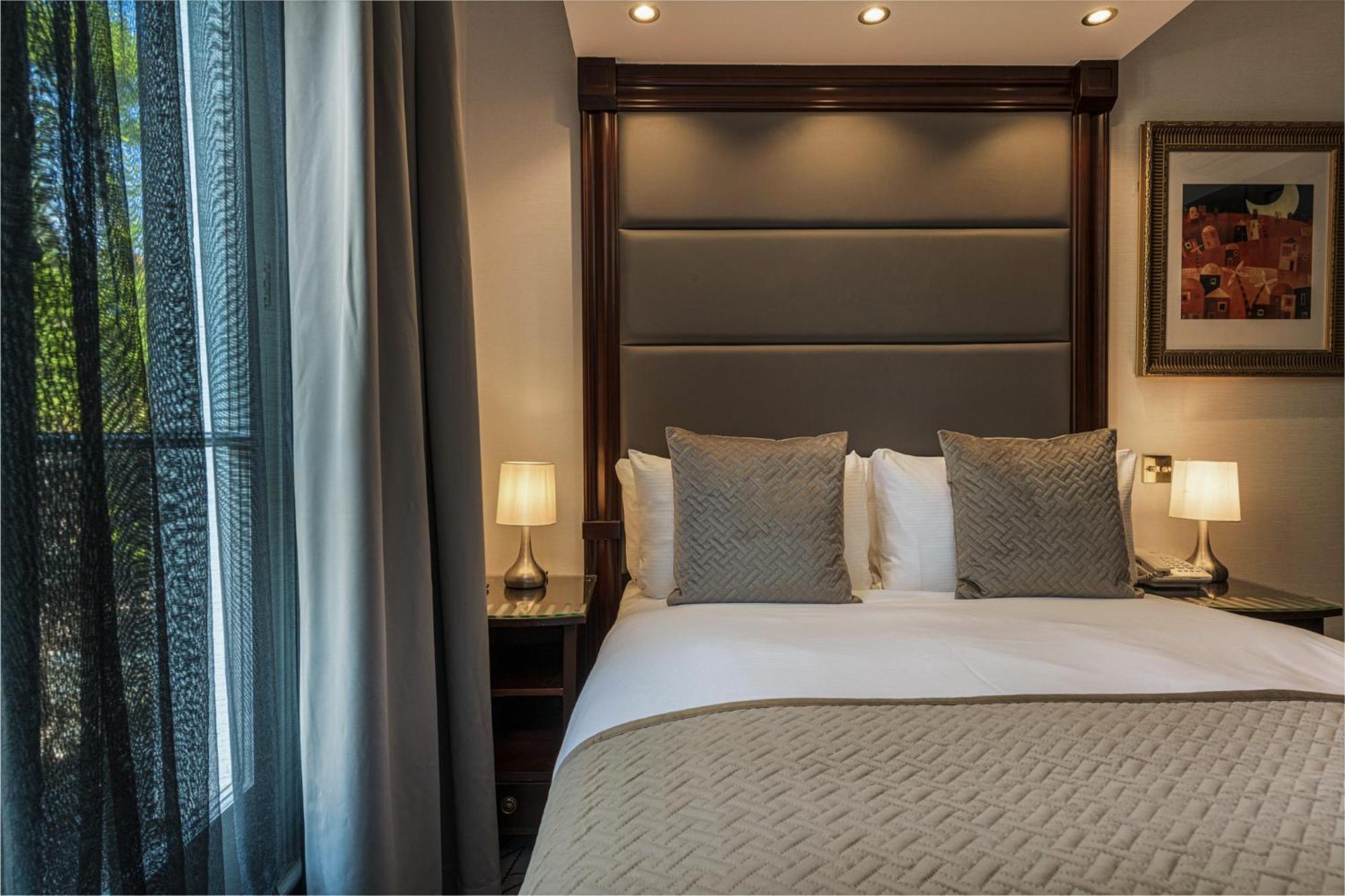 Hyde Park International Hotel