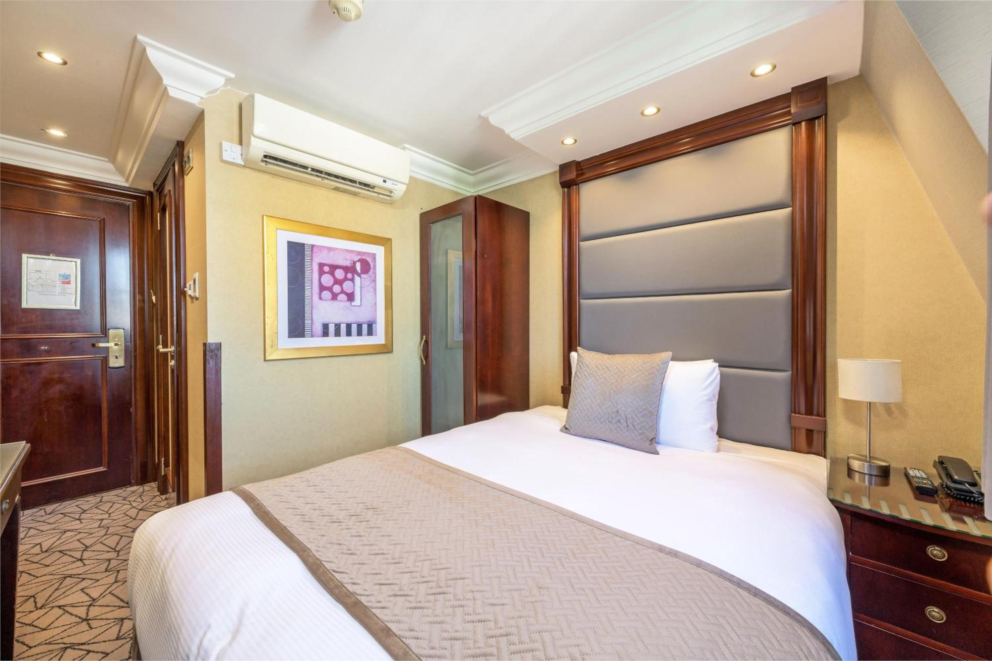 Hyde Park International Hotel London