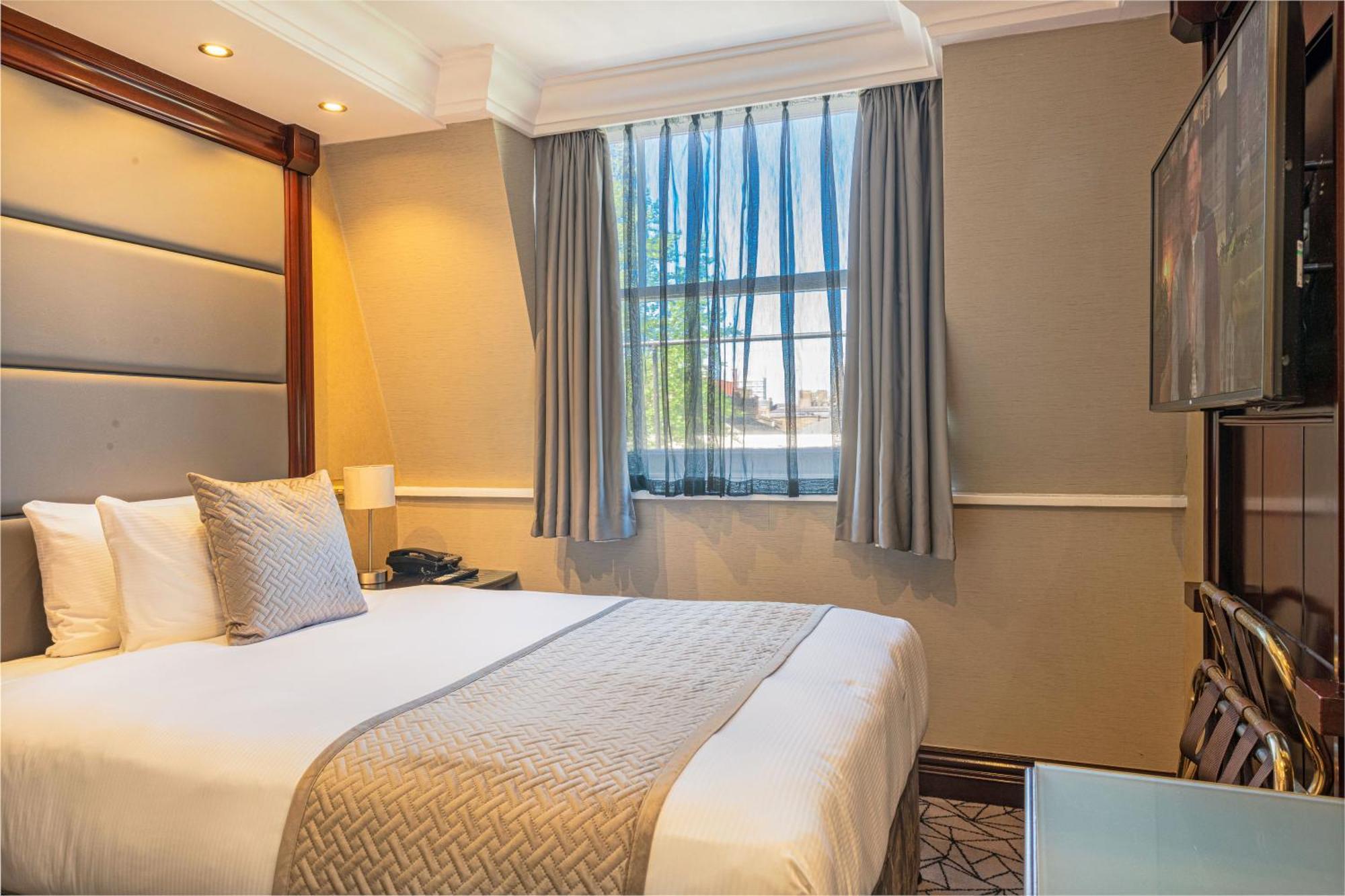 Hyde Park International Hotel 4*