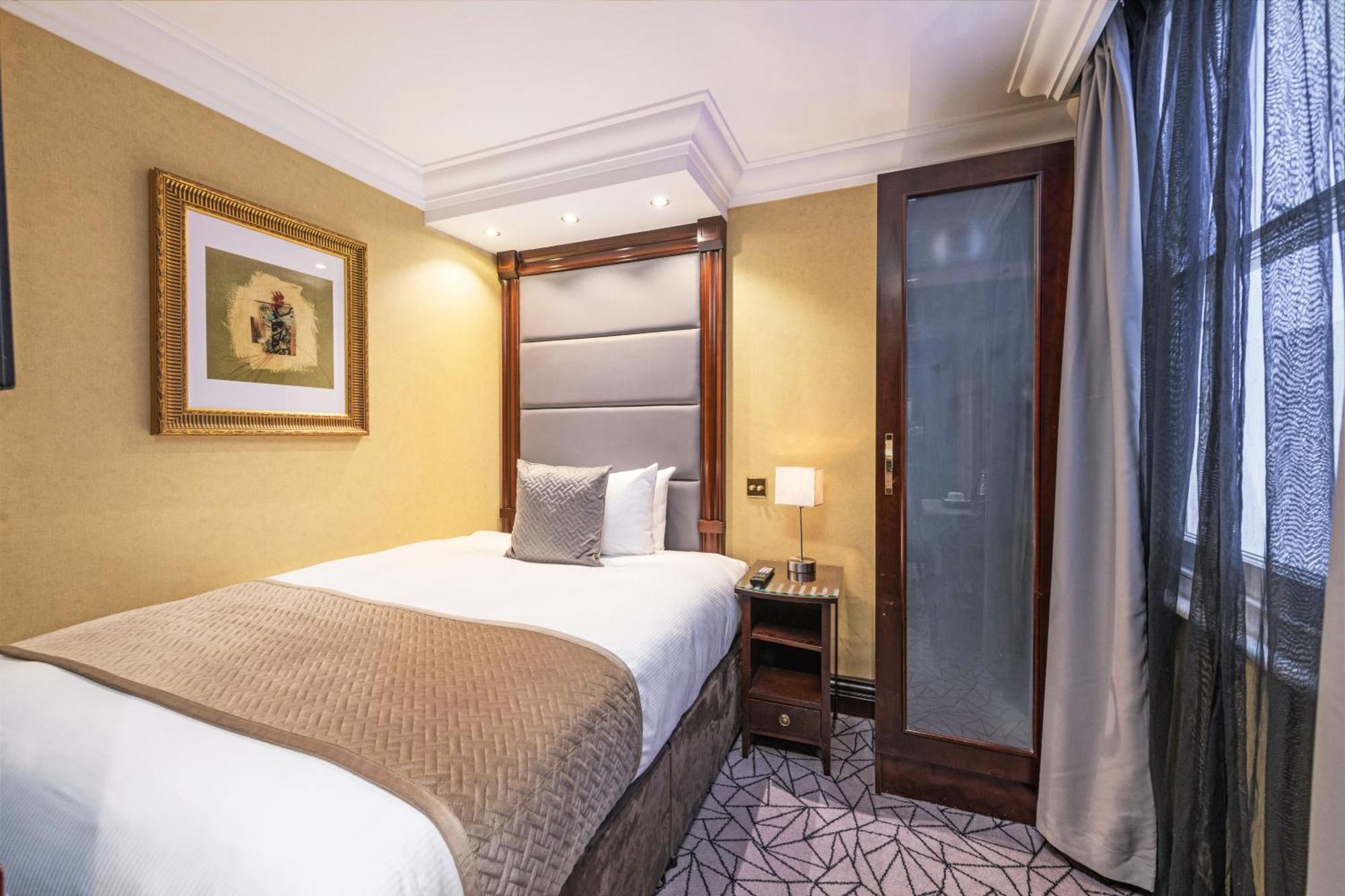 Hyde Park International Hotel