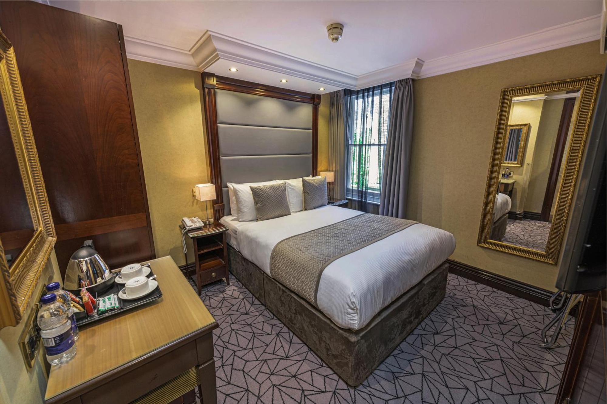 Hyde Park International Hotel London