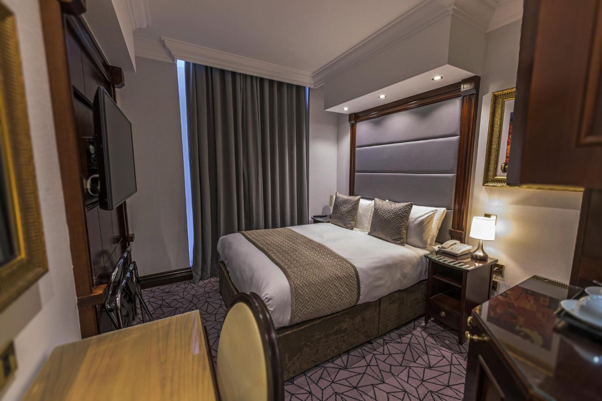 Hyde Park International Hotel
