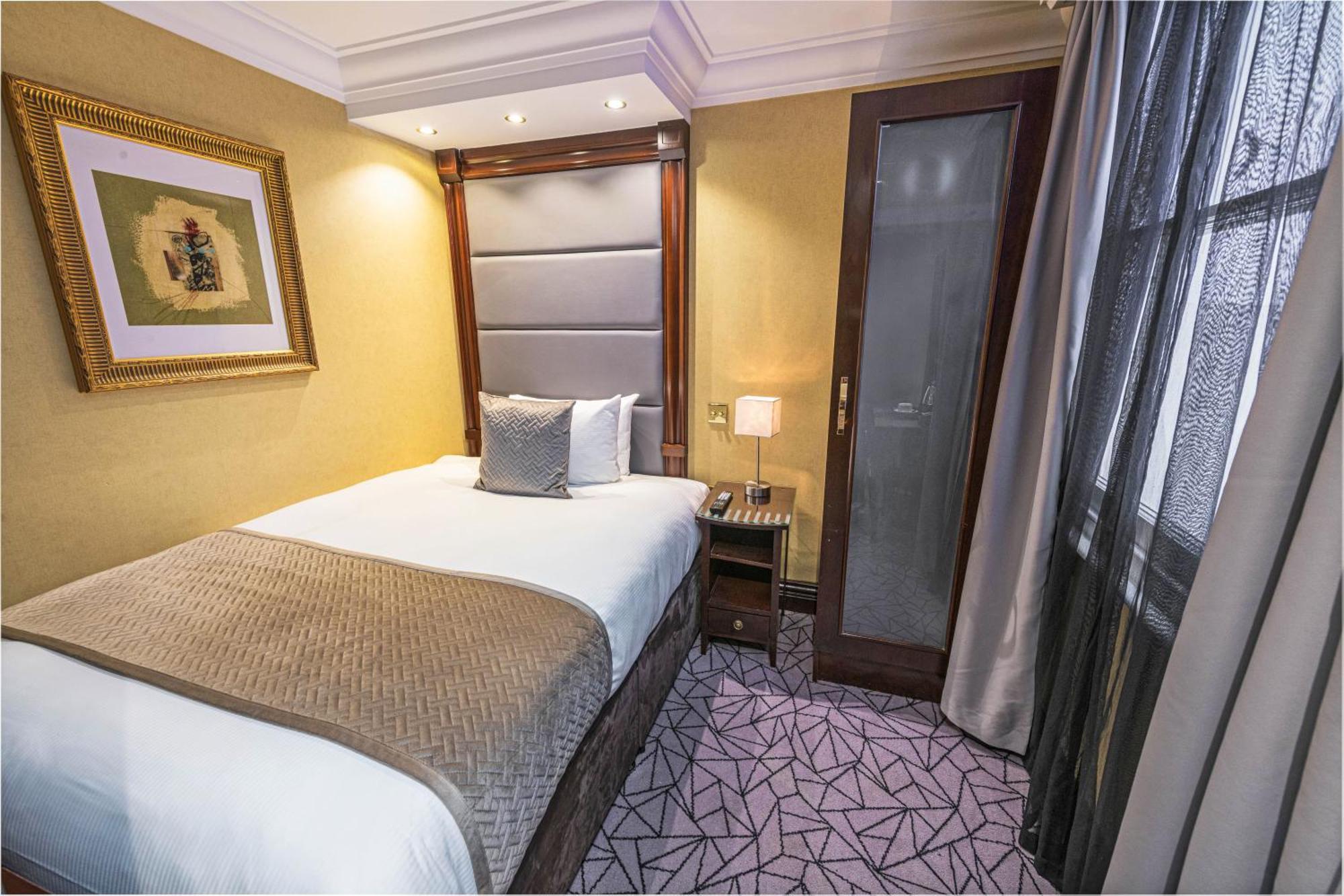 Hyde Park International Hotel London