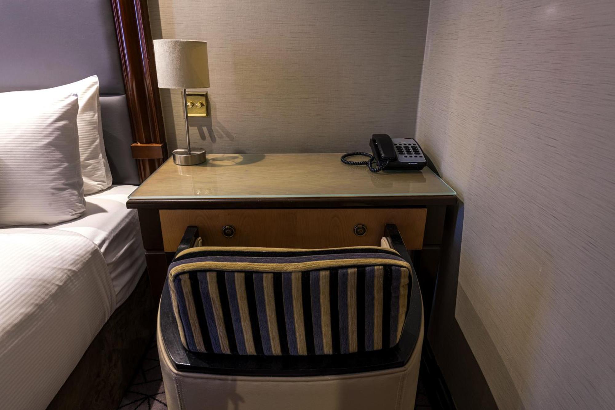 Hyde Park International Hotel