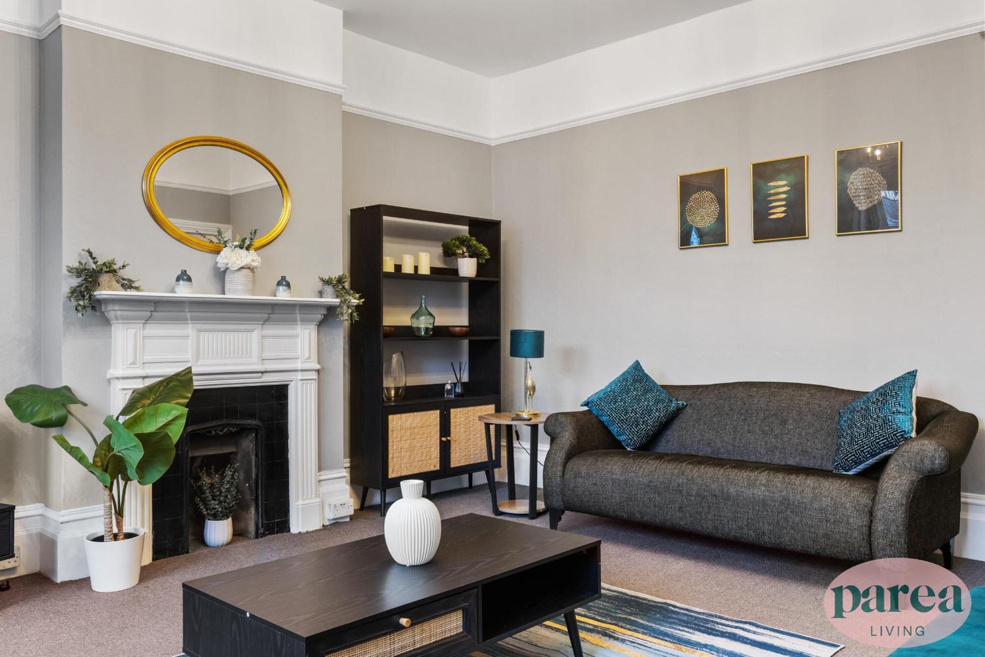 Parea Living - Leytonstone, 2-bedroom Serviced Apartment, Free Parking, Remote Working Apartment *