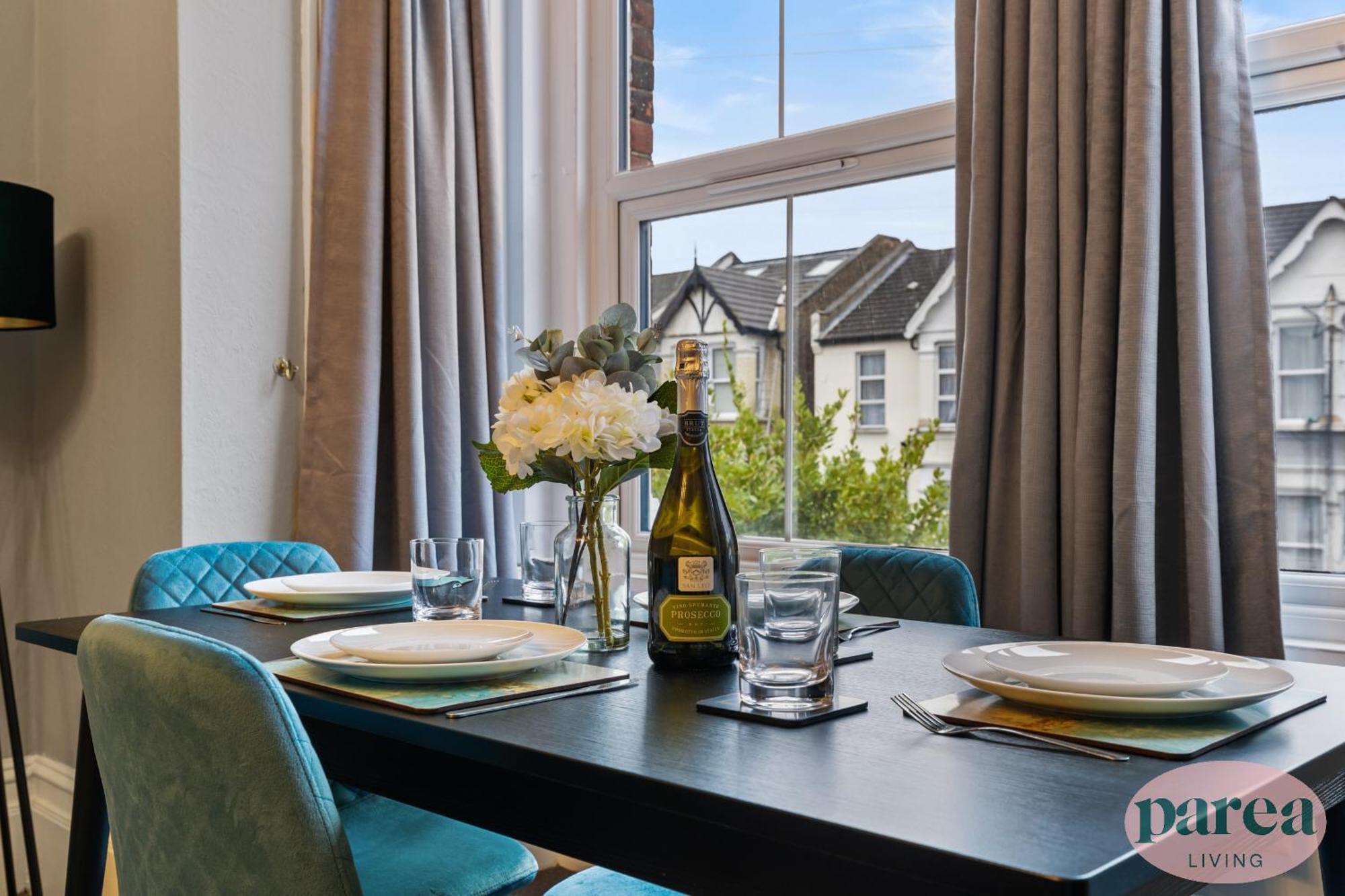 Parea Living - Leytonstone, 2-bedroom Serviced Apartment, Free Parking, Remote Working *