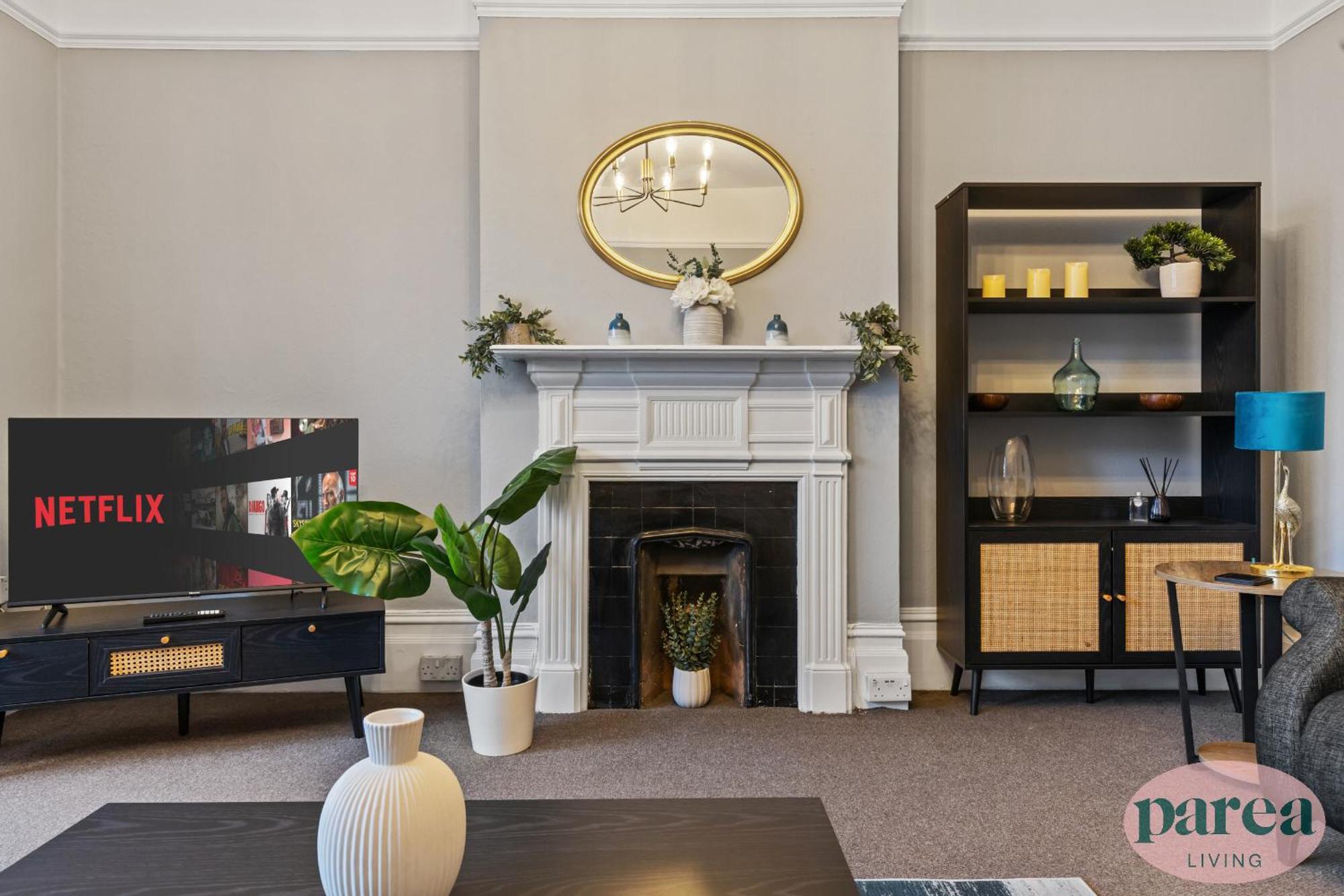 Parea Living - Leytonstone, 2-bedroom Serviced Apartment, Free Parking, Remote Working Apartment