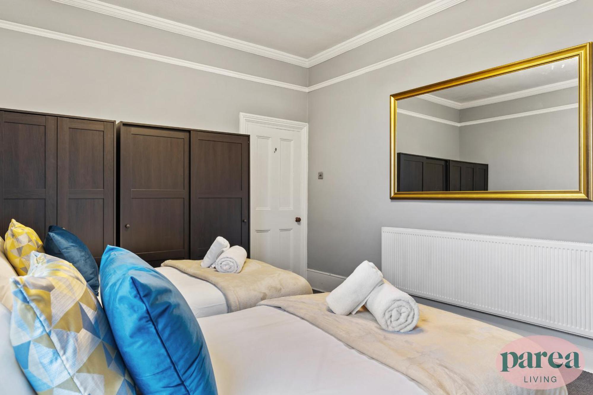 Parea Living - Leytonstone, 2-bedroom Serviced Apartment, Free Parking, Remote Working * London