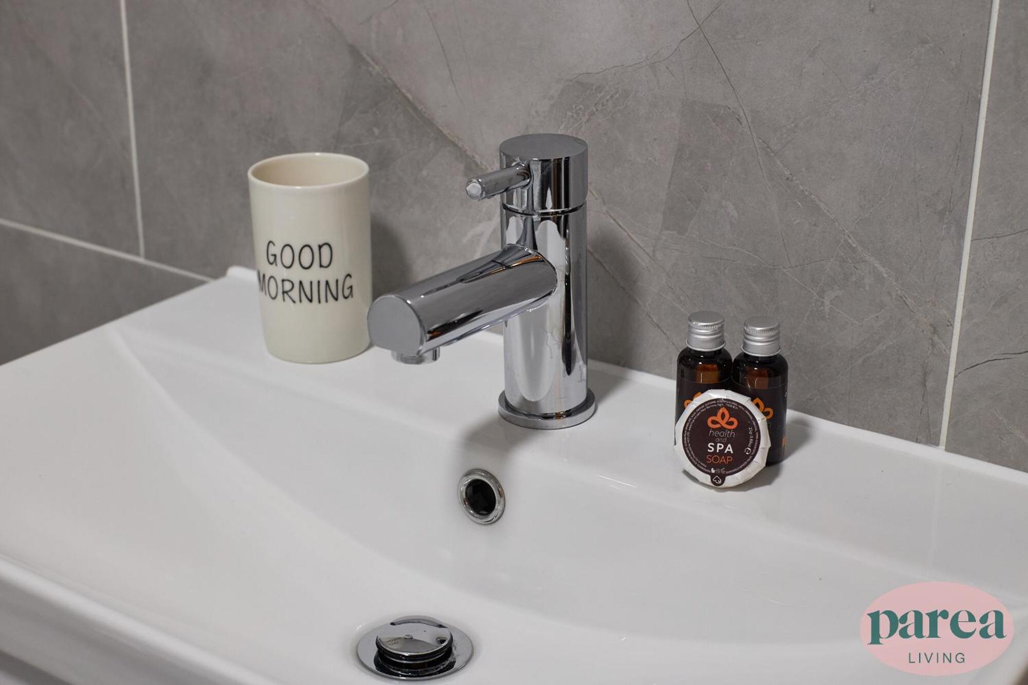 Parea Living - Leytonstone, 2-bedroom Serviced Apartment, Free Parking, Remote Working Apartment London