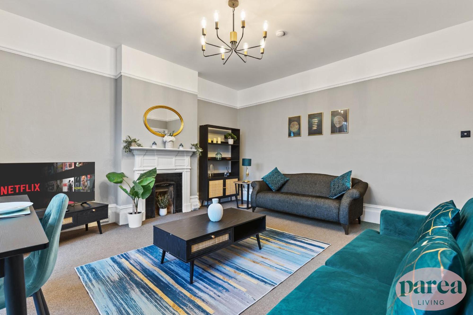 Parea Living - Leytonstone, 2-bedroom Serviced Apartment, Free Parking, Remote Working Apartment *