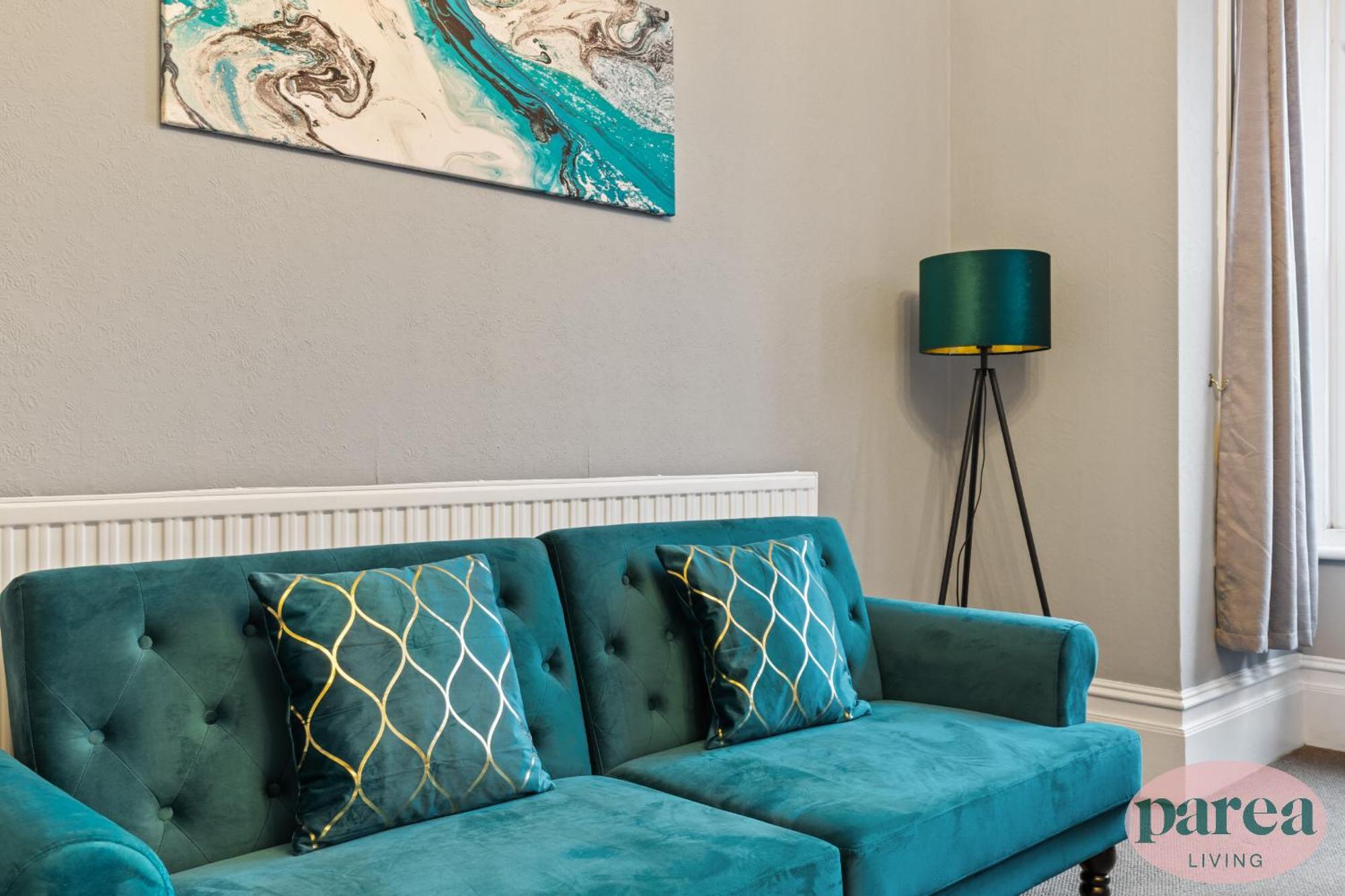 Parea Living - Leytonstone, 2-bedroom Serviced Apartment, Free Parking, Remote Working *