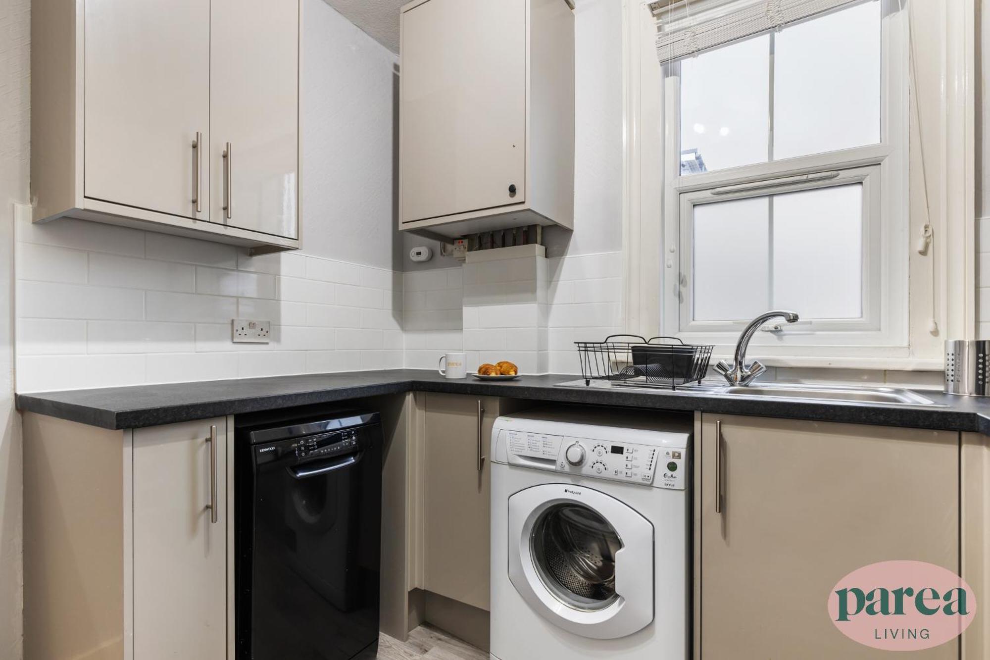 Parea Living - Leytonstone, 2-bedroom Serviced Apartment, Free Parking, Remote Working Apartment *