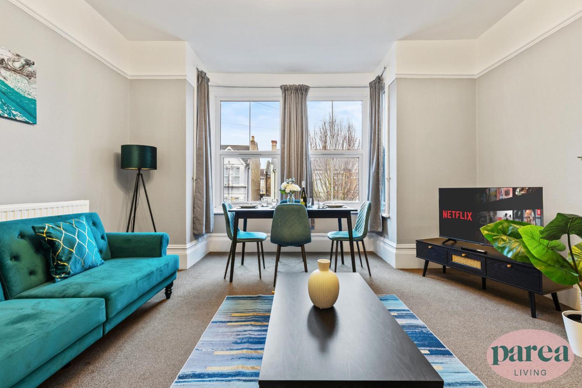 Parea Living - Leytonstone, 2-bedroom Serviced Apartment, Free Parking, Remote Working London