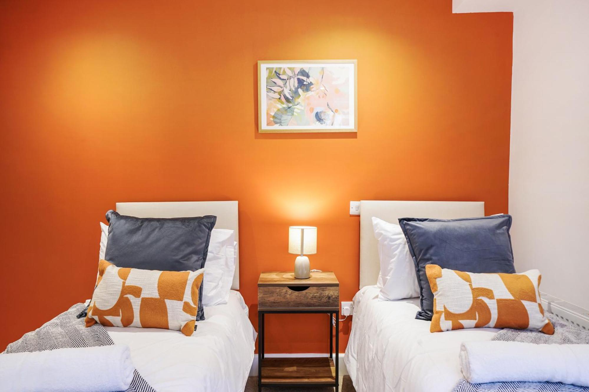 2 Bed Garden Apt Sleeps 7 Short Walk To Old Street Station * Londen