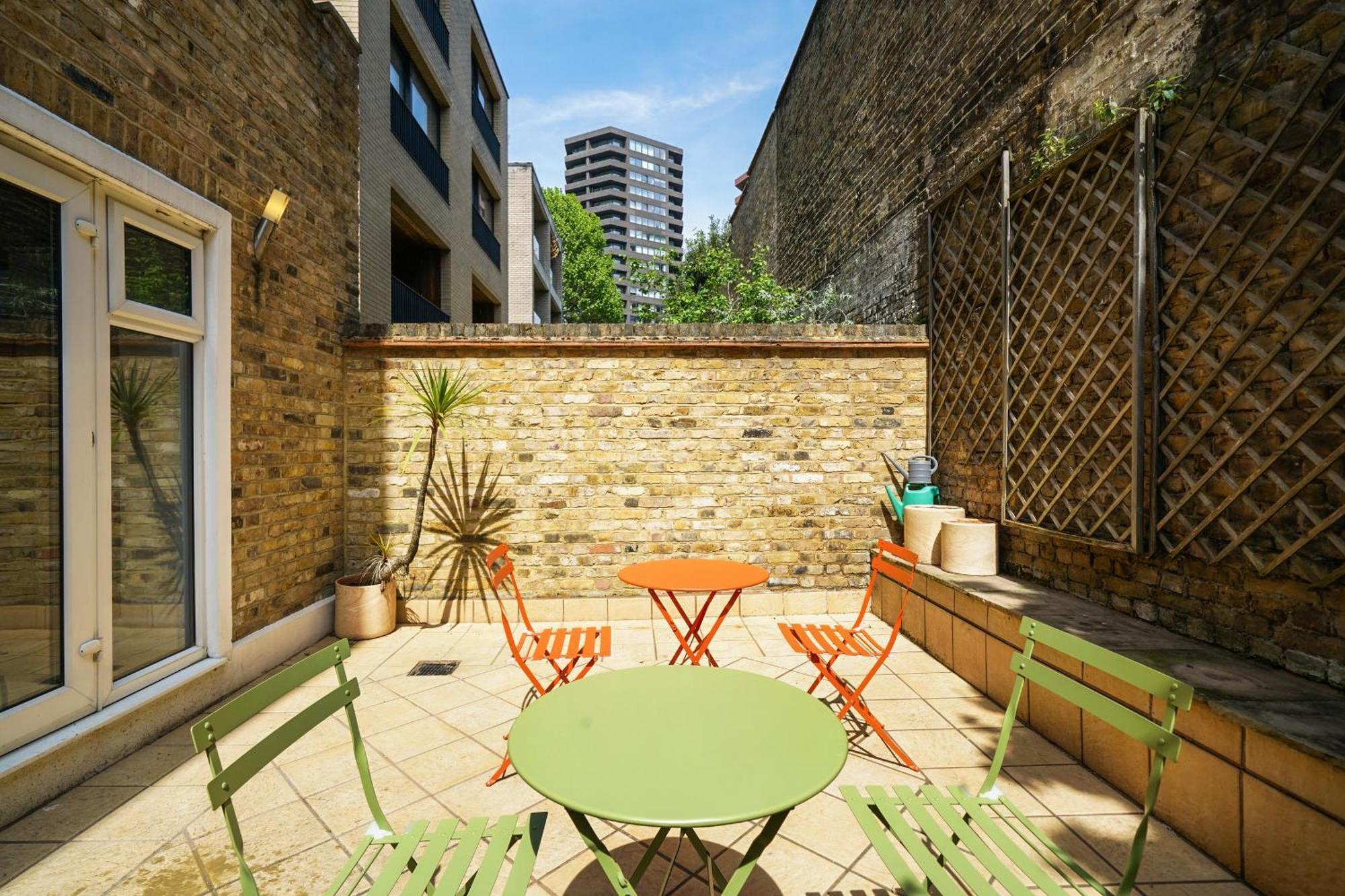 Appartement 2 Bed Garden Apt Sleeps 7 Short Walk To Old Street Station Londen