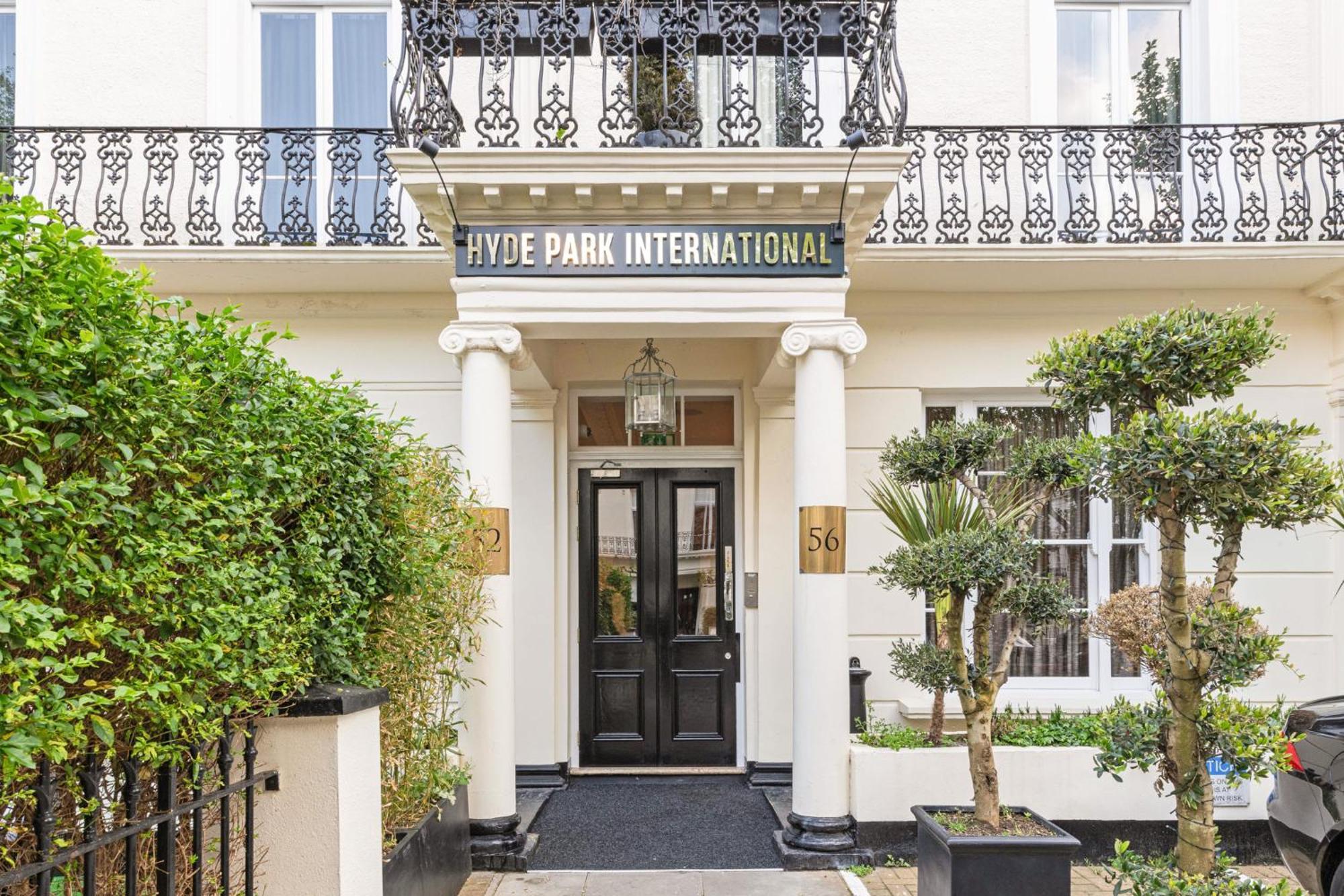 Hyde Park International Hotel 4*