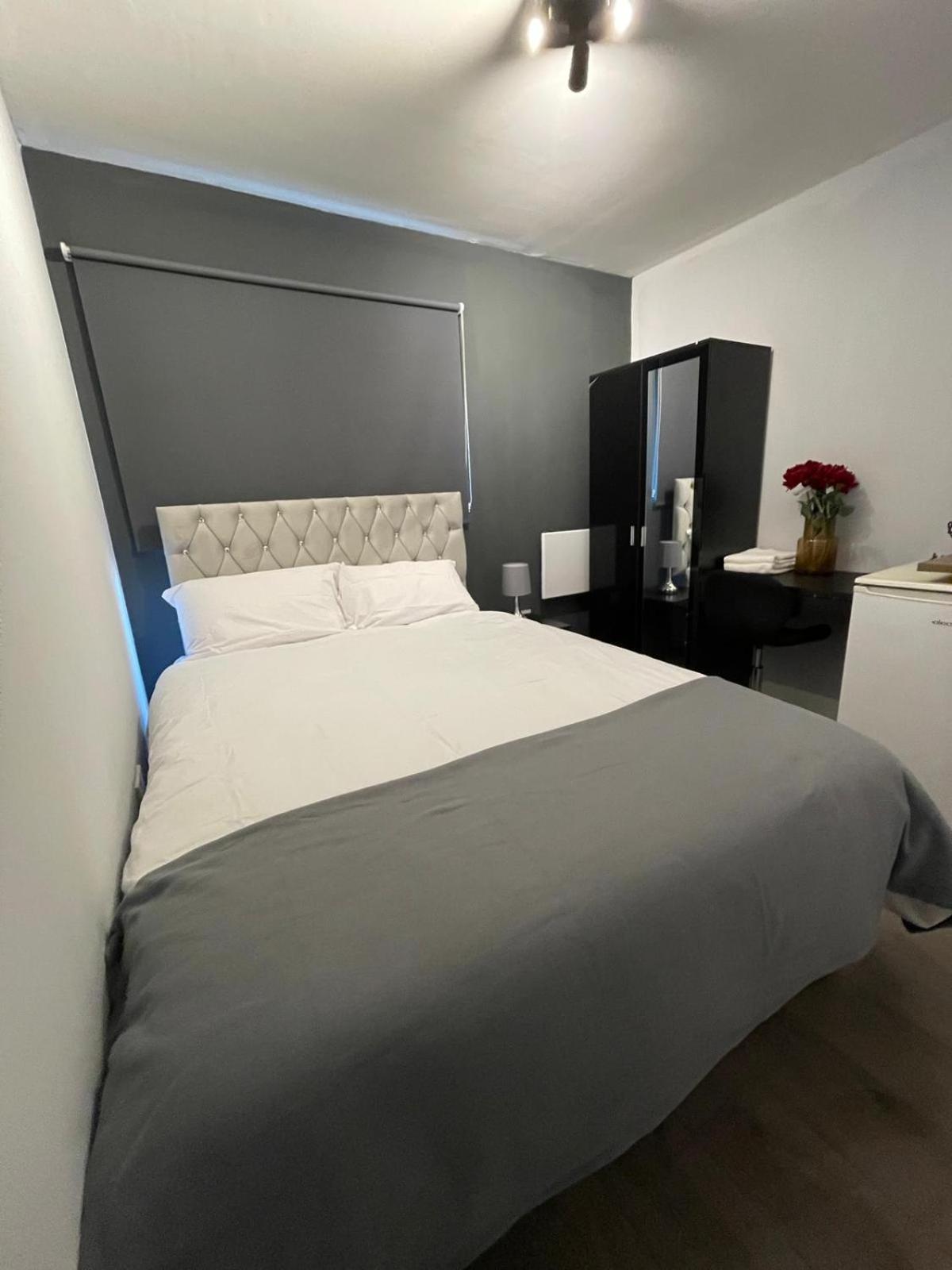 Privatunterkunft Letzi Premium Cozy Retreat Private En-suite Rooms, Wembley *