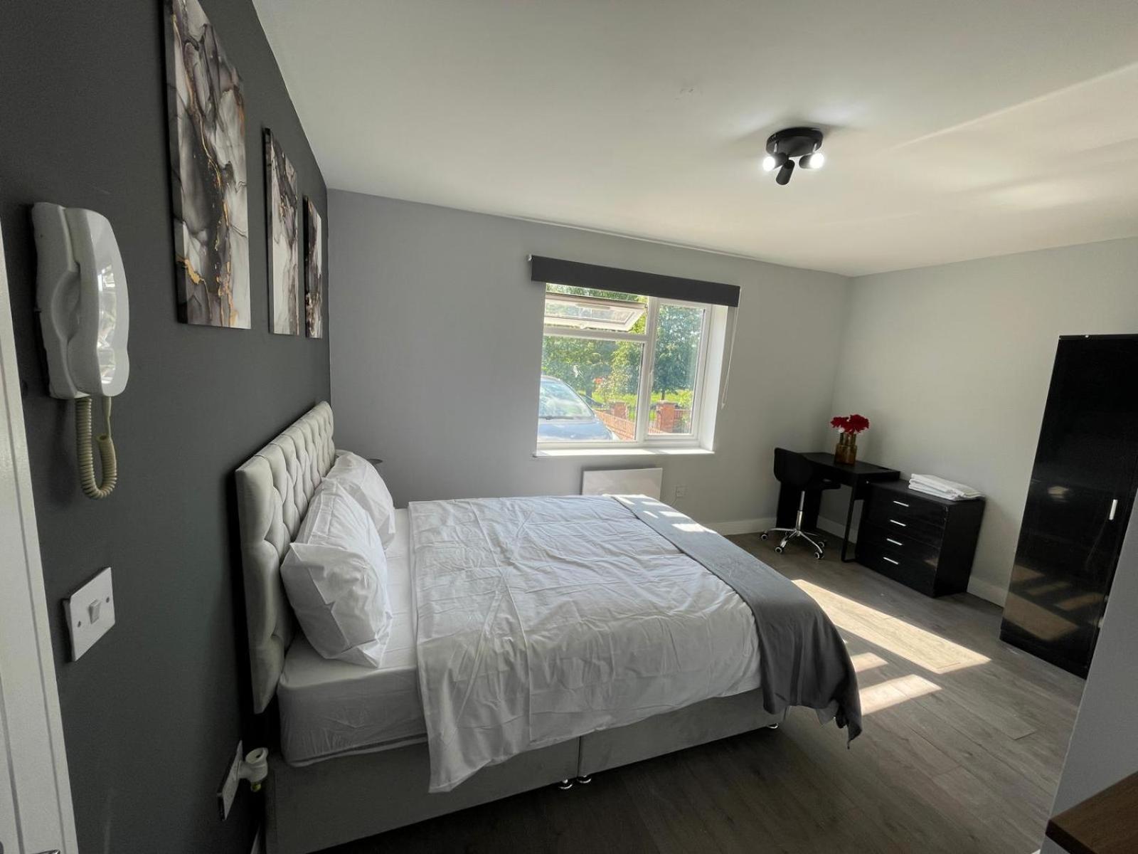 Letzi Premium Cozy Retreat Private En-suite Rooms, Wembley Privatunterkunft