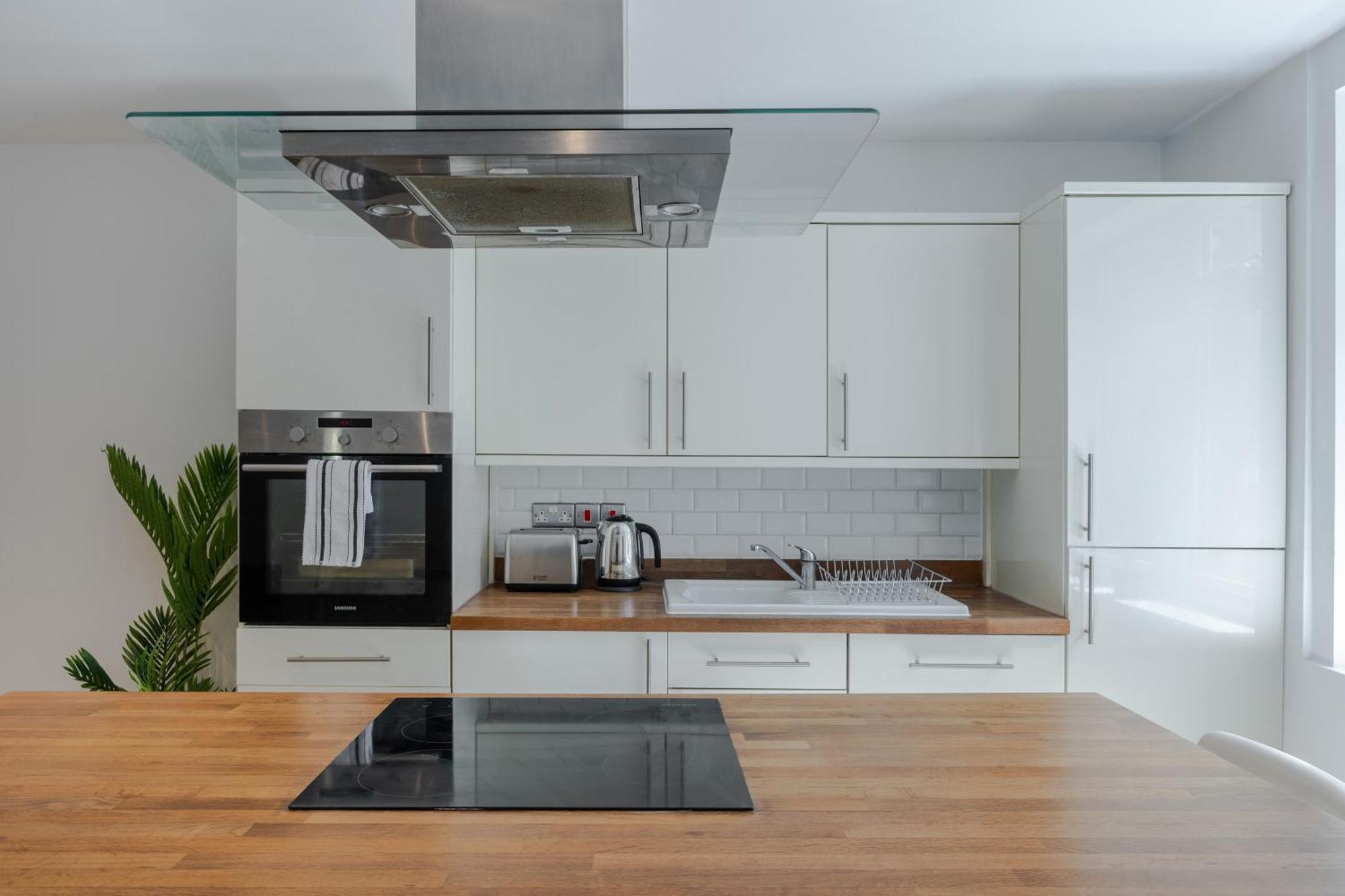 Stylish Two Bedroom By With Garden * London