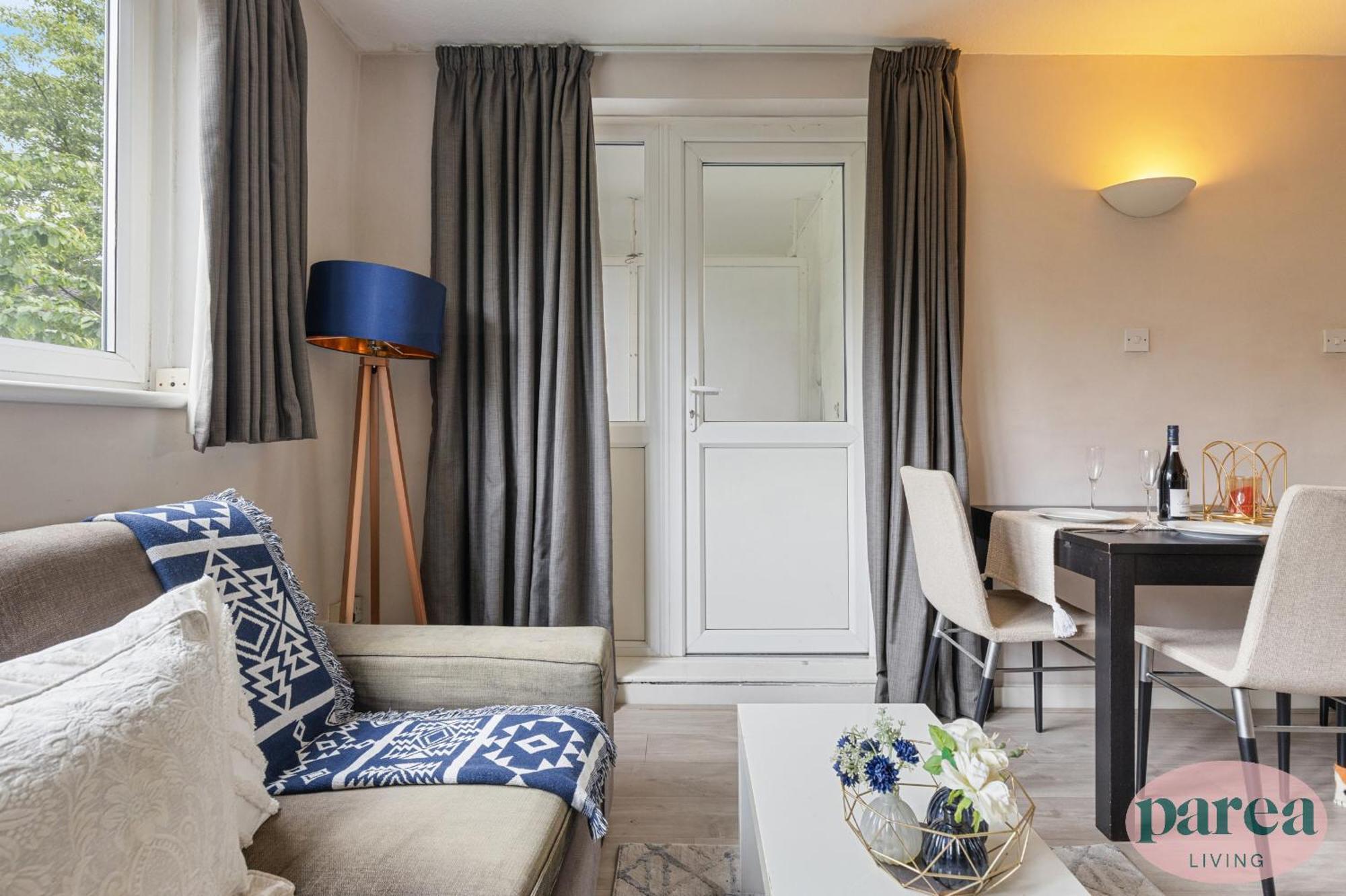 Parea Living - Cosy Flat With Skyline Views Beside Canary Wharf * Londen