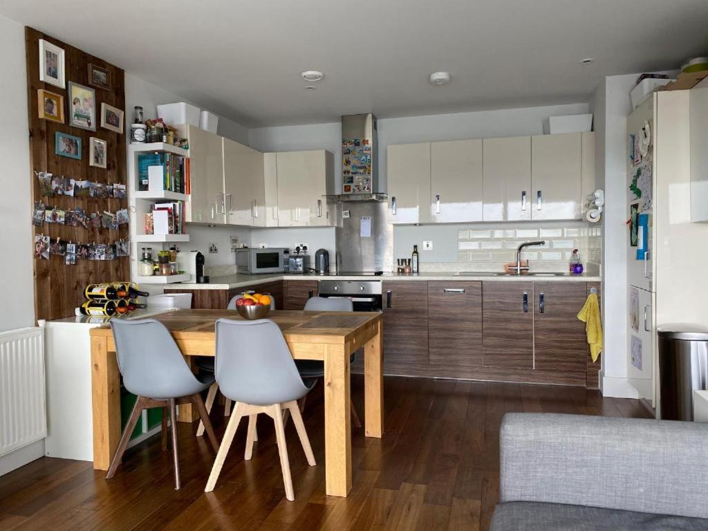Greenwich Skyline Retreat - 2bed Flat Apartment