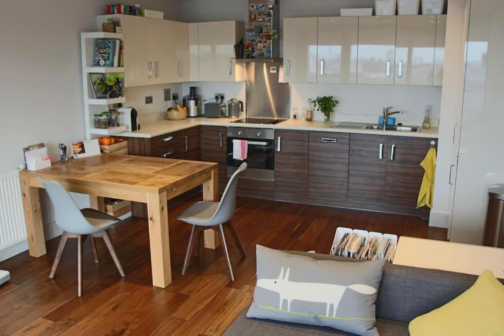 Greenwich Skyline Retreat - 2bed Flat Apartment