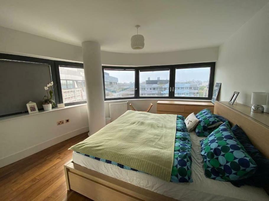 Greenwich Skyline Retreat - 2bed Flat Apartment *