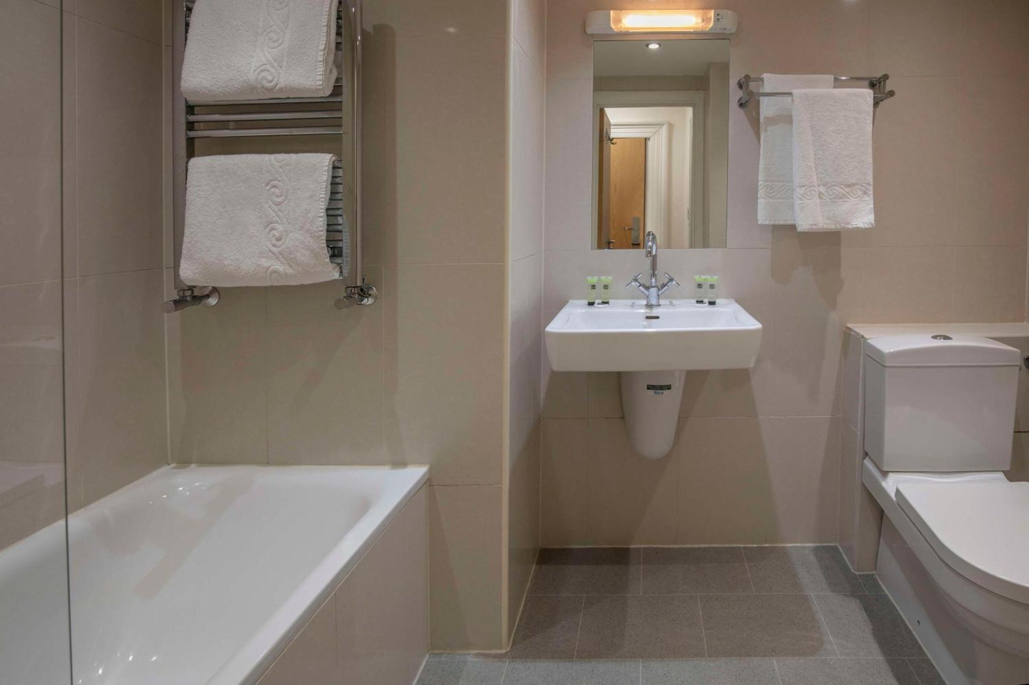 Queensway Hotel, Sure Collection By Western 3* London