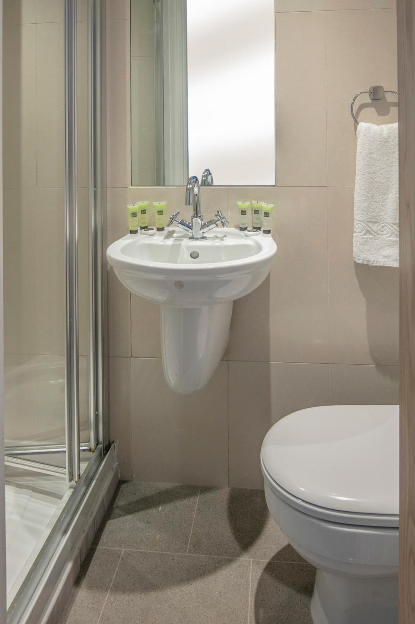 Hotel Queensway Hotel, Sure Collection By Western London