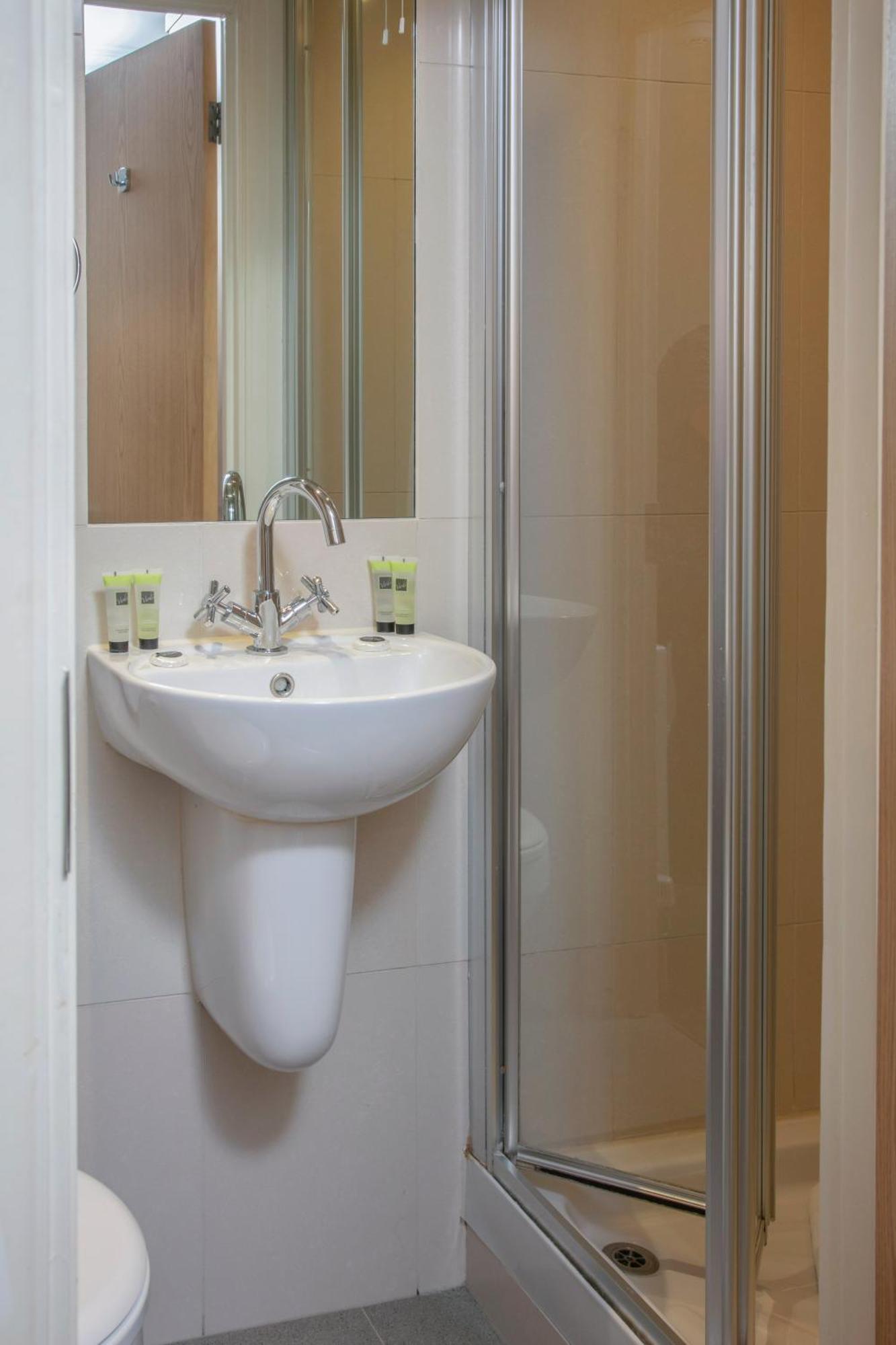 Queensway Hotel, Sure Collection By Western 3* London
