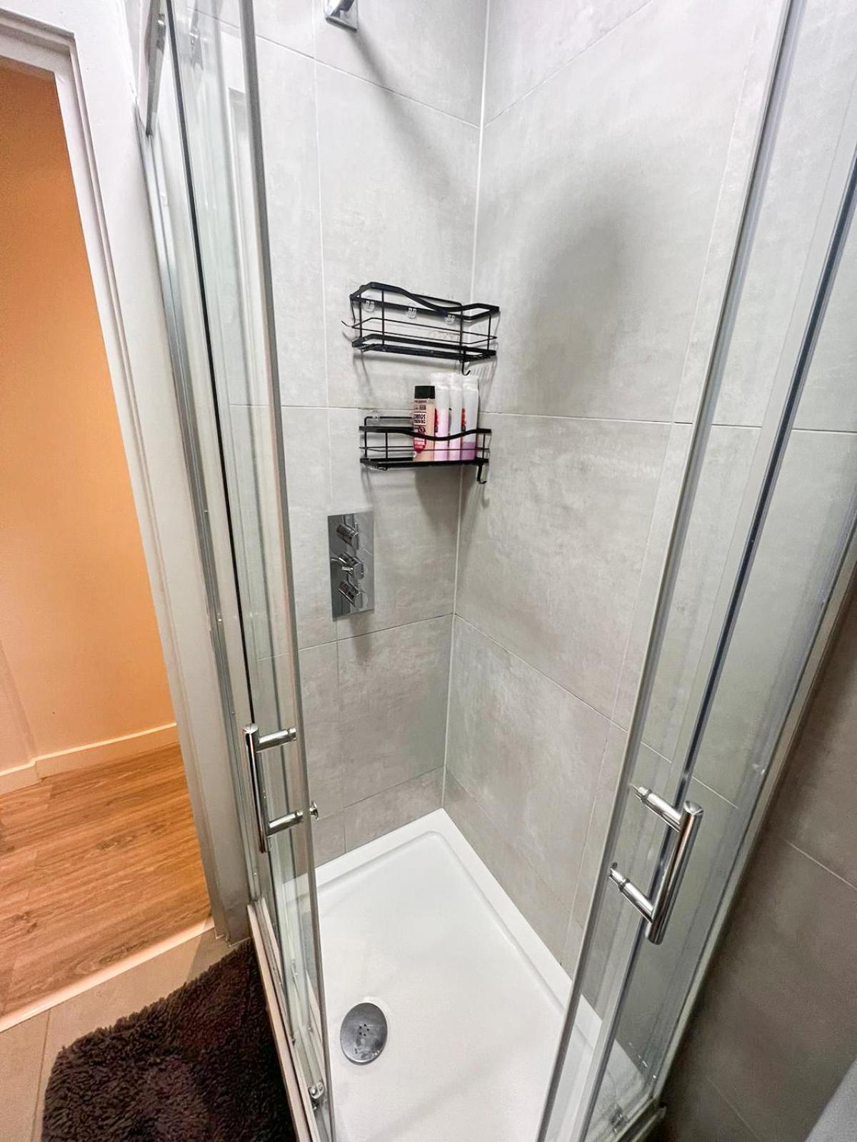 Charming 1-bedroom Haven Near The Shard In Elephant & Castle * Londen