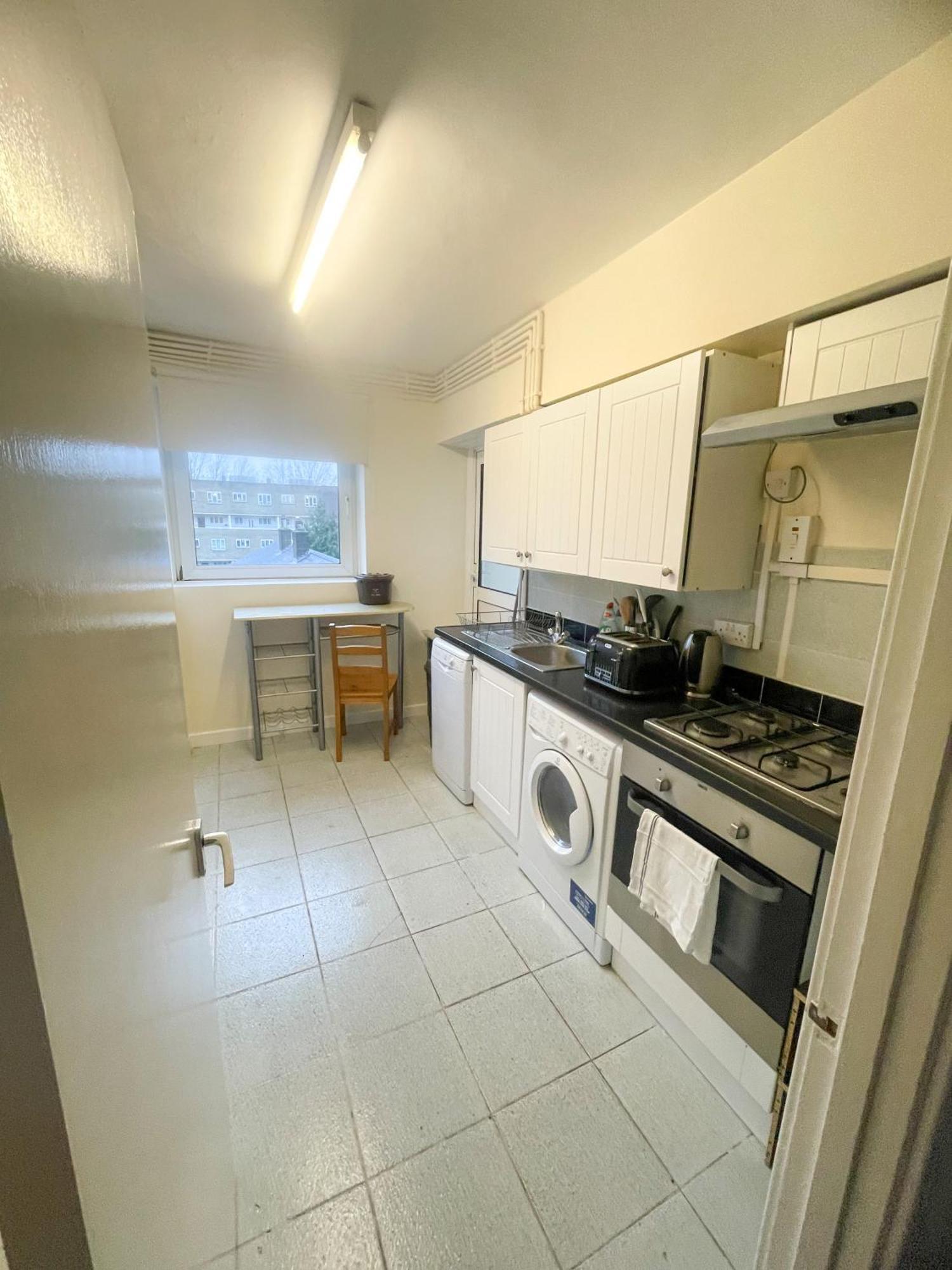 Flat F, 266 Bethnal Road Londres
