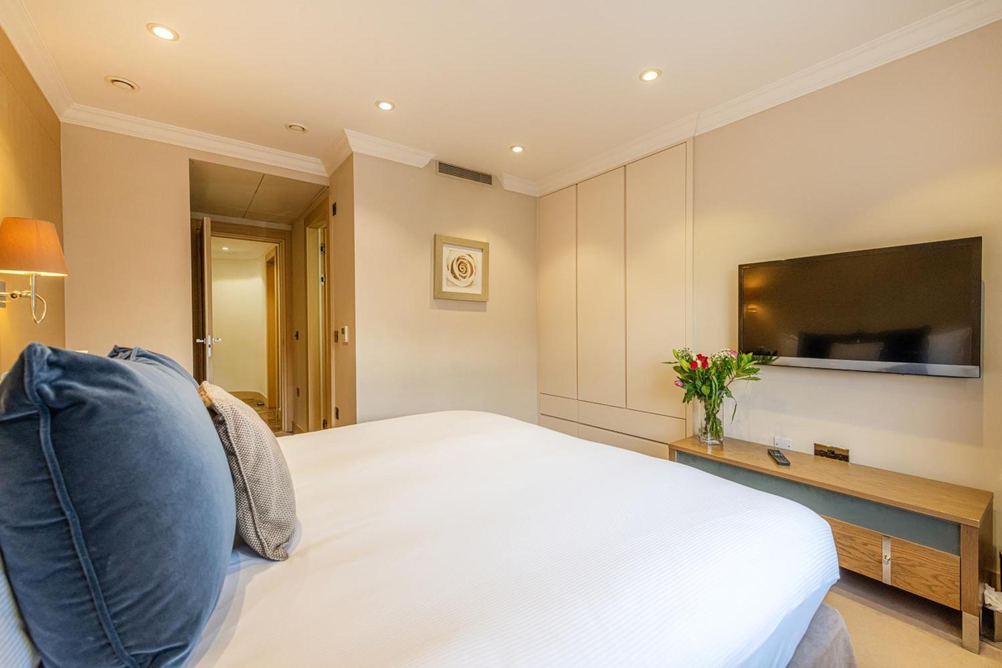 Claverley Court Apartahotel 5*