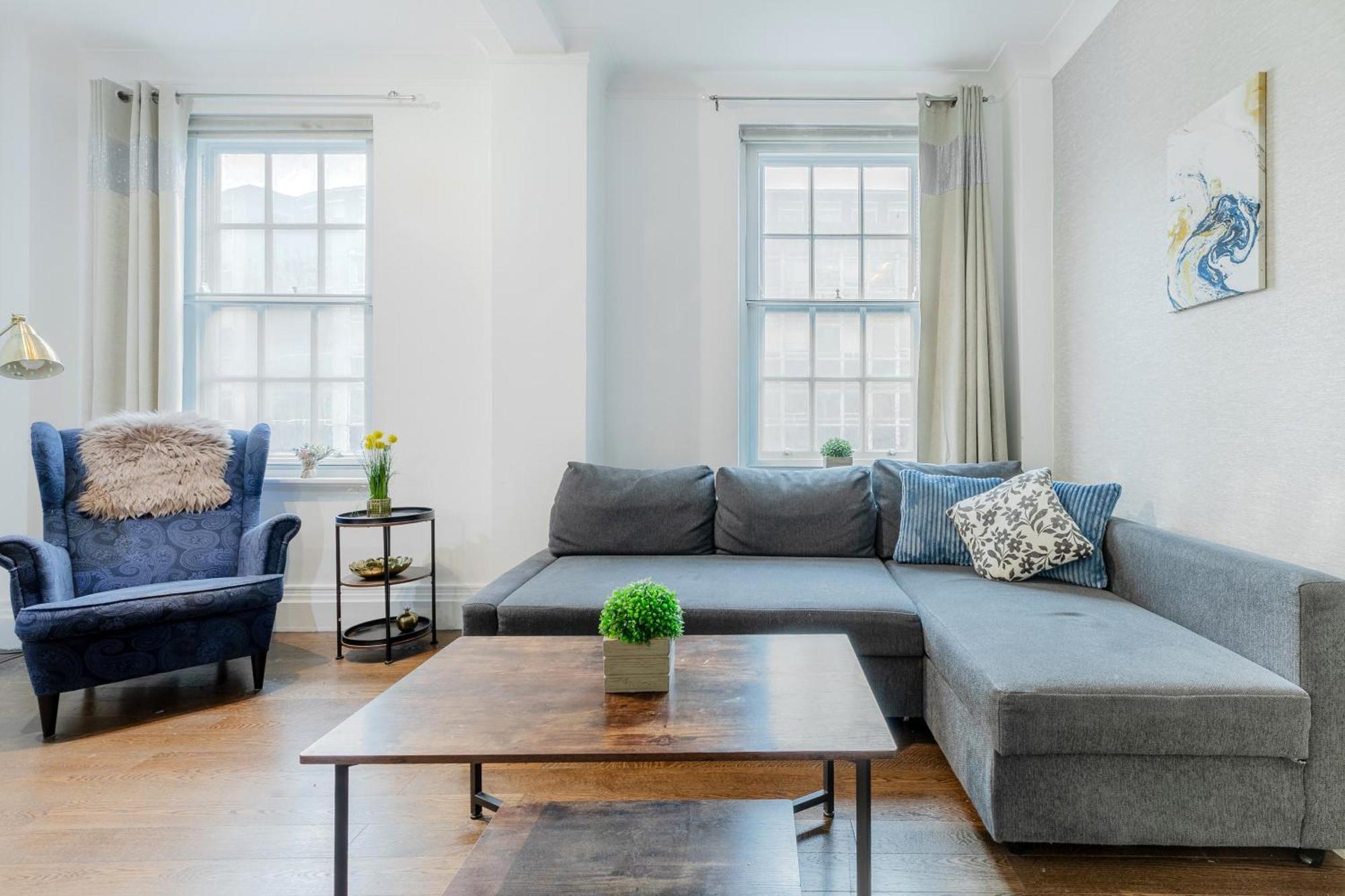 Marble Arch Apartment *