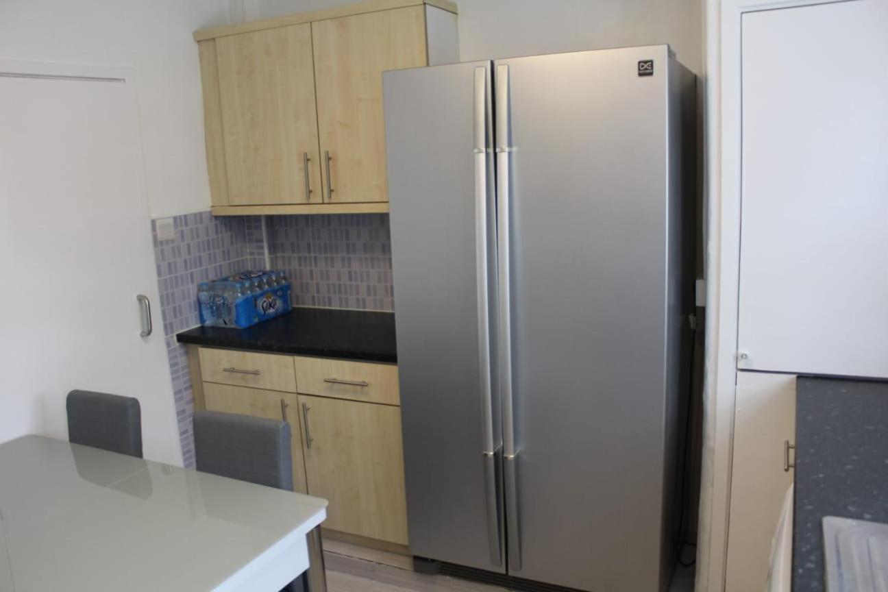 2 Bedroom Entire Flat 2 Minutes From Underground Apartment *