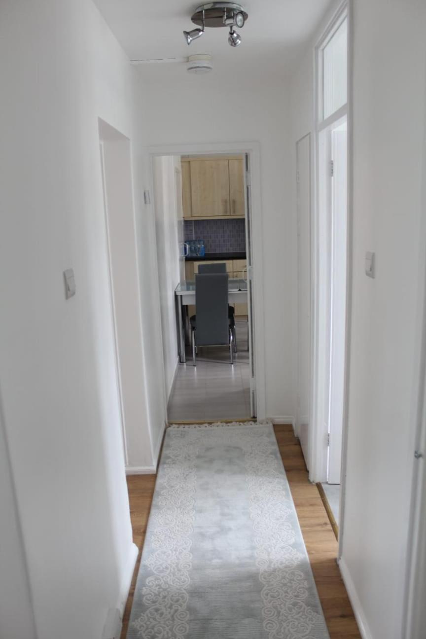 2 Bedroom Entire Flat 2 Minutes From Underground Apartment London