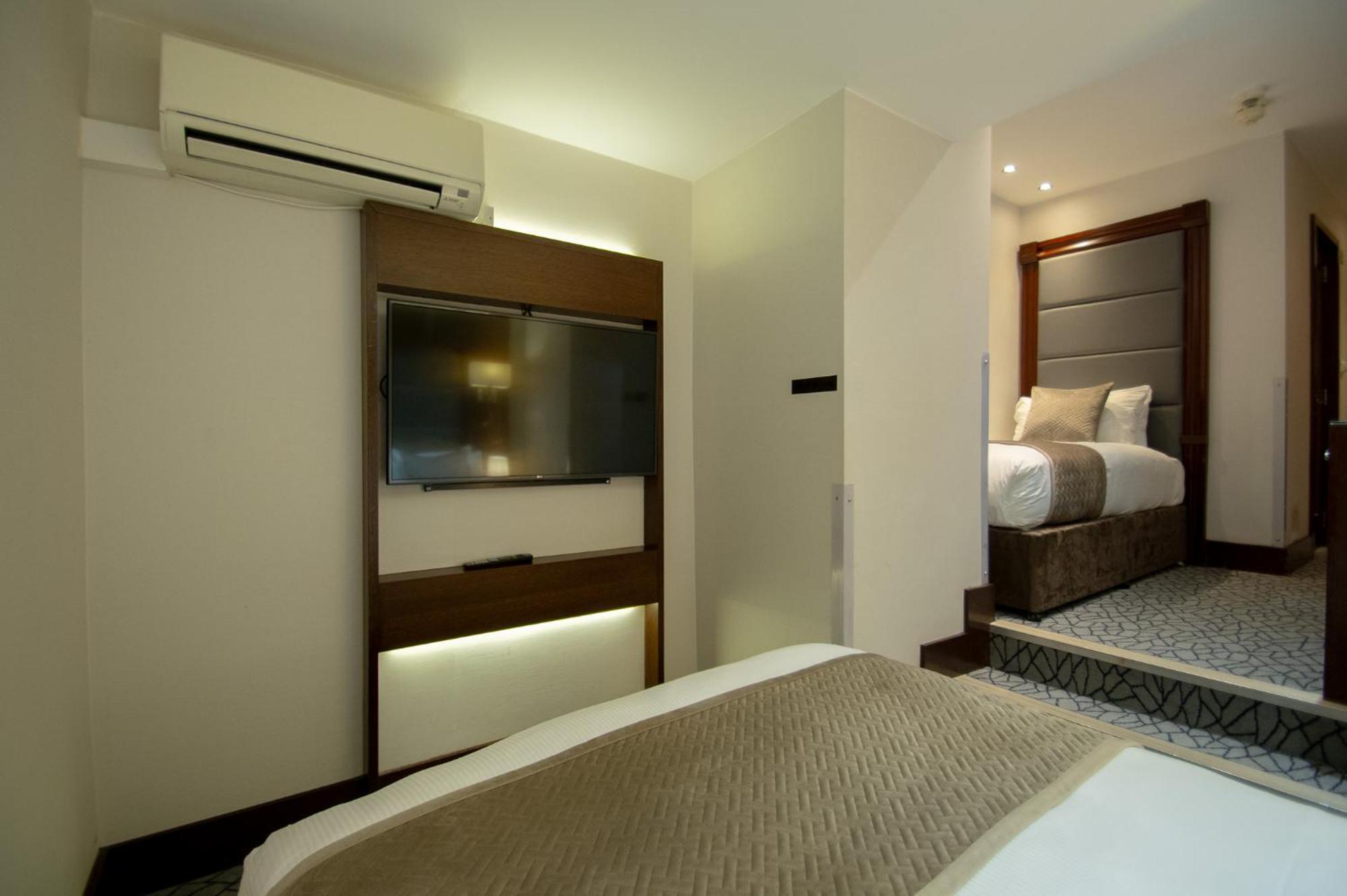 Hyde Park International Hotel