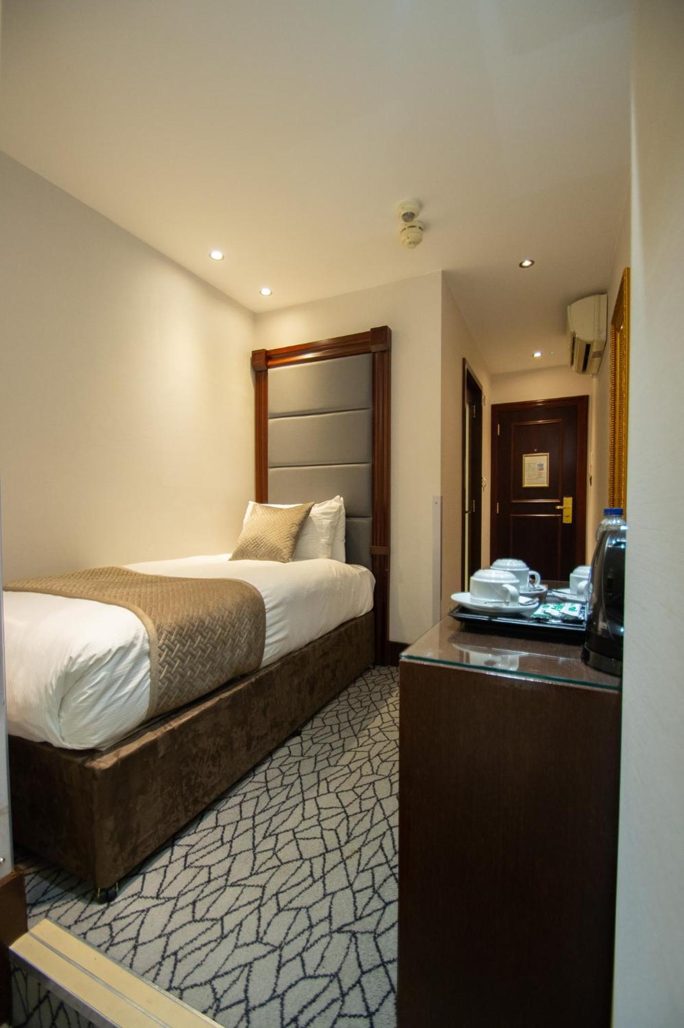 Hyde Park International Hotel 4*