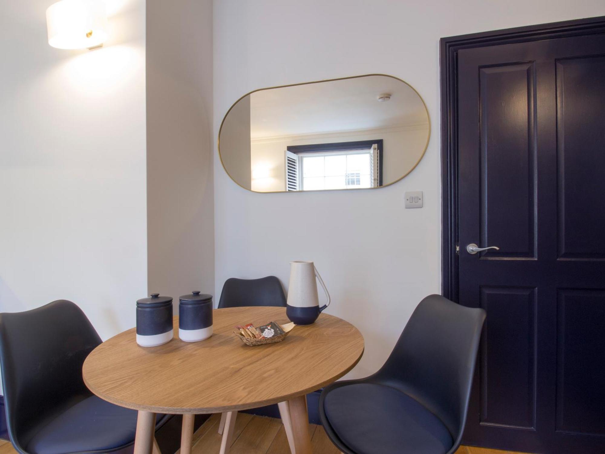 Thames Residences Hyde Park Apartment *