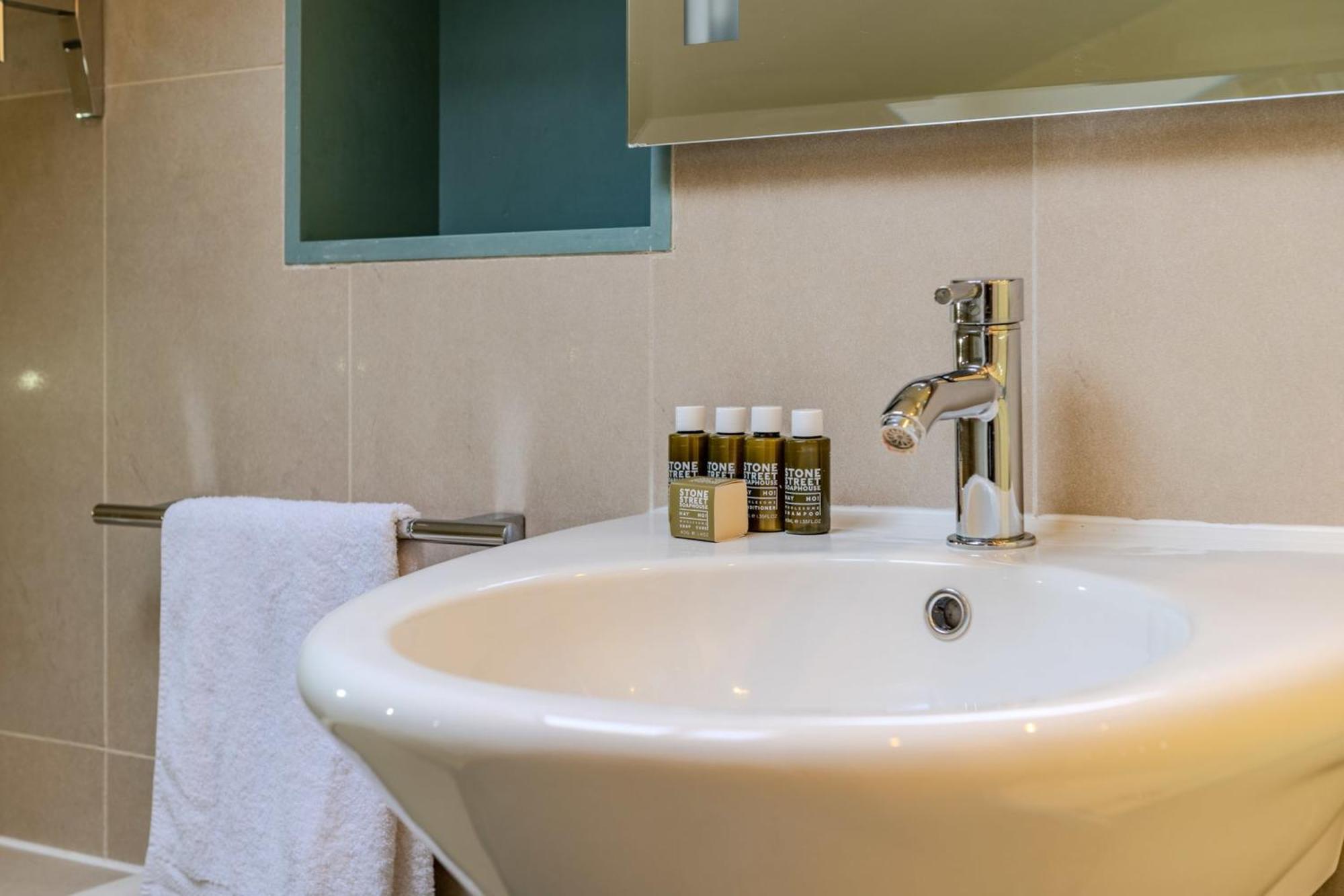 Beautiful Three Bedroom House In West Сasa de vacaciones *