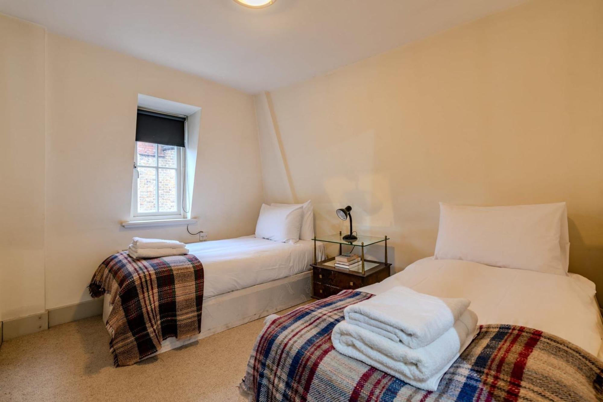 Beautiful Three Bedroom House In West * Londres