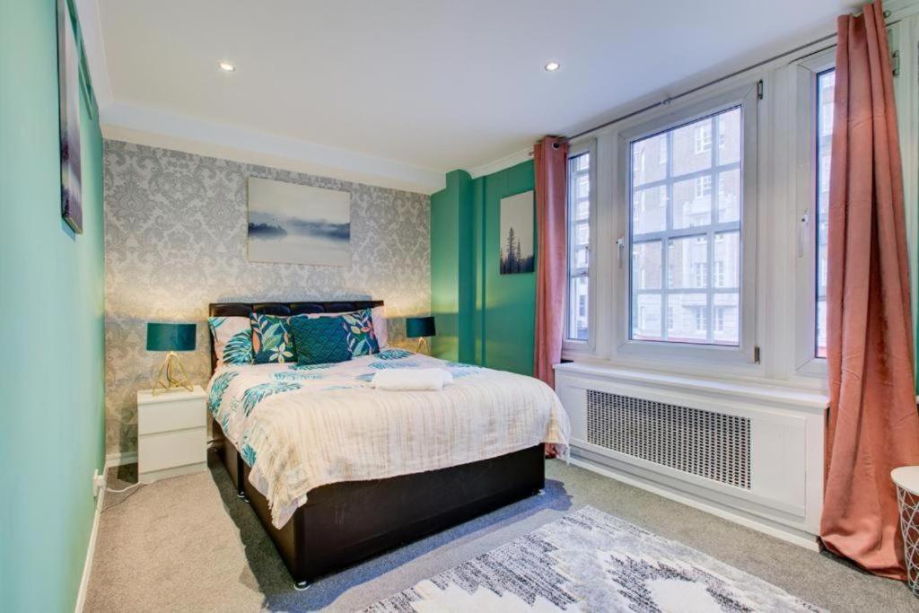 Two Bedroom Near Hyde Park Appartement Londen
