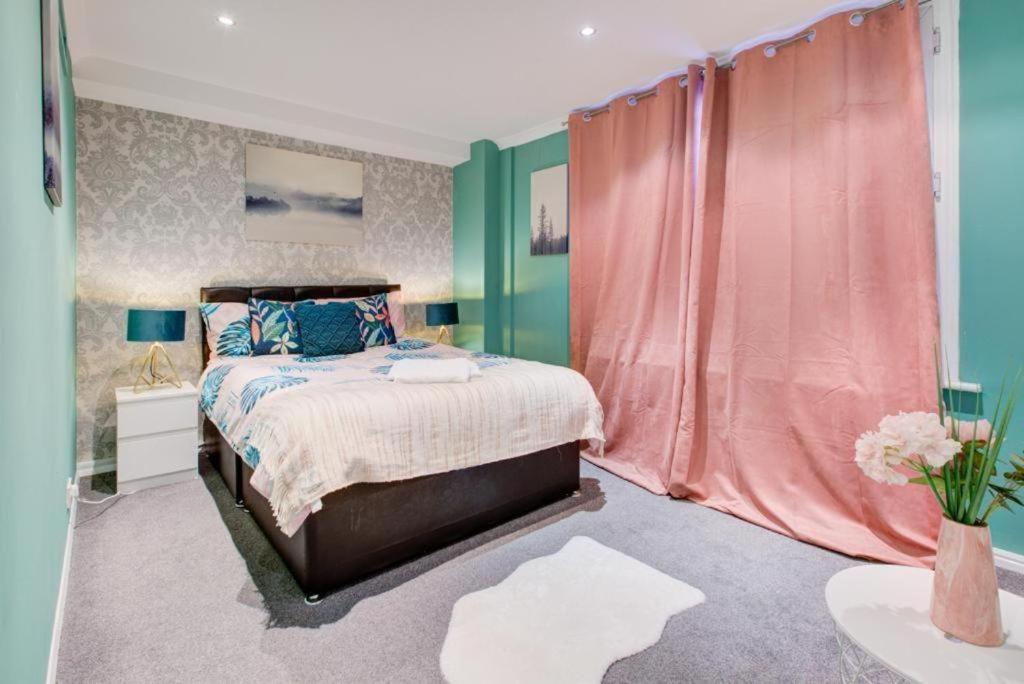 Two Bedroom Near Hyde Park * Londen