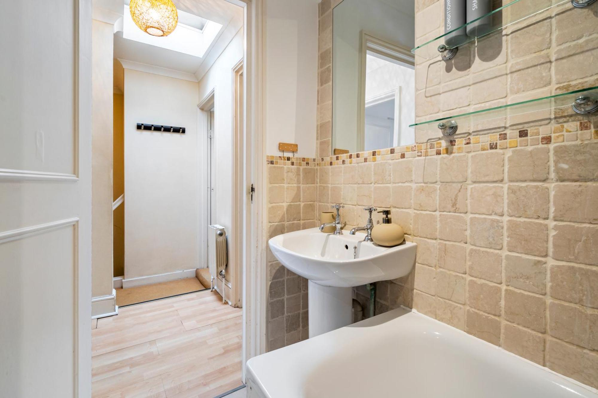 Charming With 2 Bedrooms Leilighet